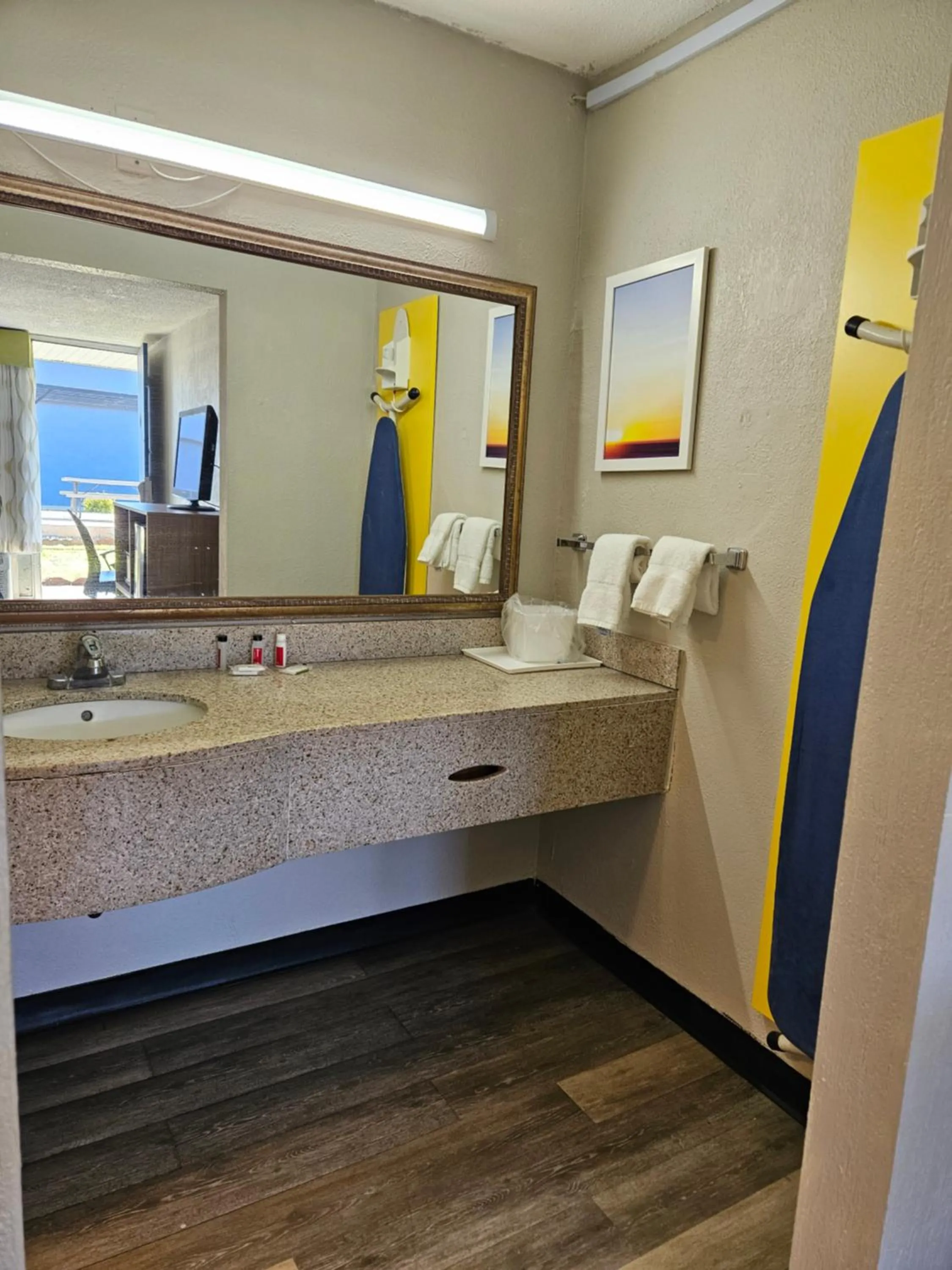 Queen Room - Non-Smoking in Days Inn by Wyndham Washington