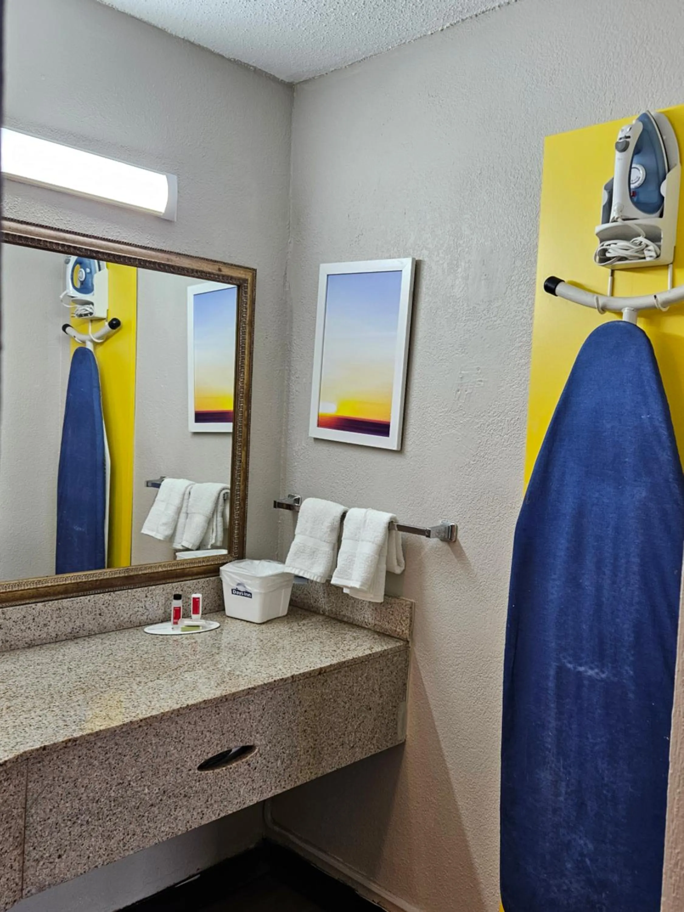 Standard King Room - Smoking in Days Inn by Wyndham Washington