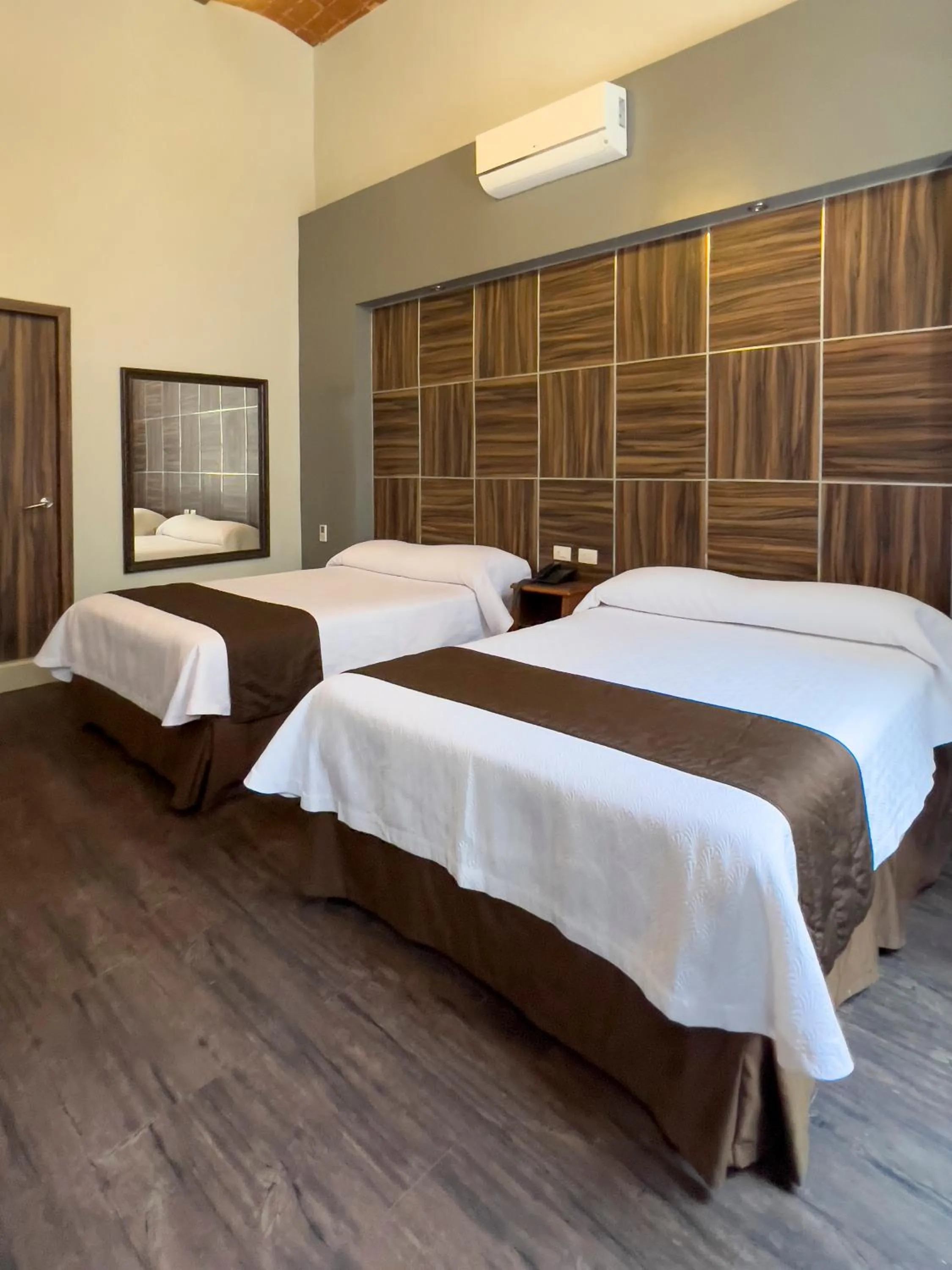 Twin Room in Hotel Principal