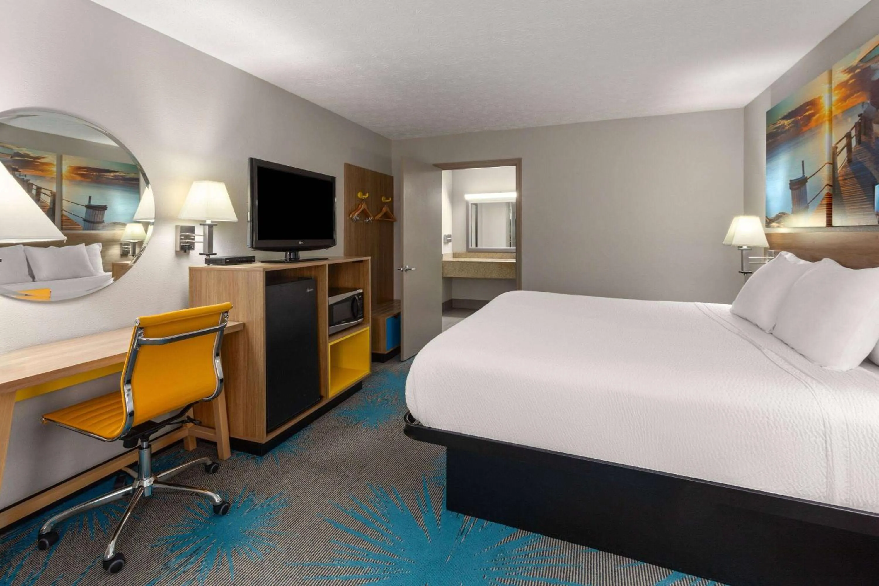 King Room - Disability Access/Non-Smoking in Days Inn by Wyndham Douglasville-Atlanta-Fairburn Road