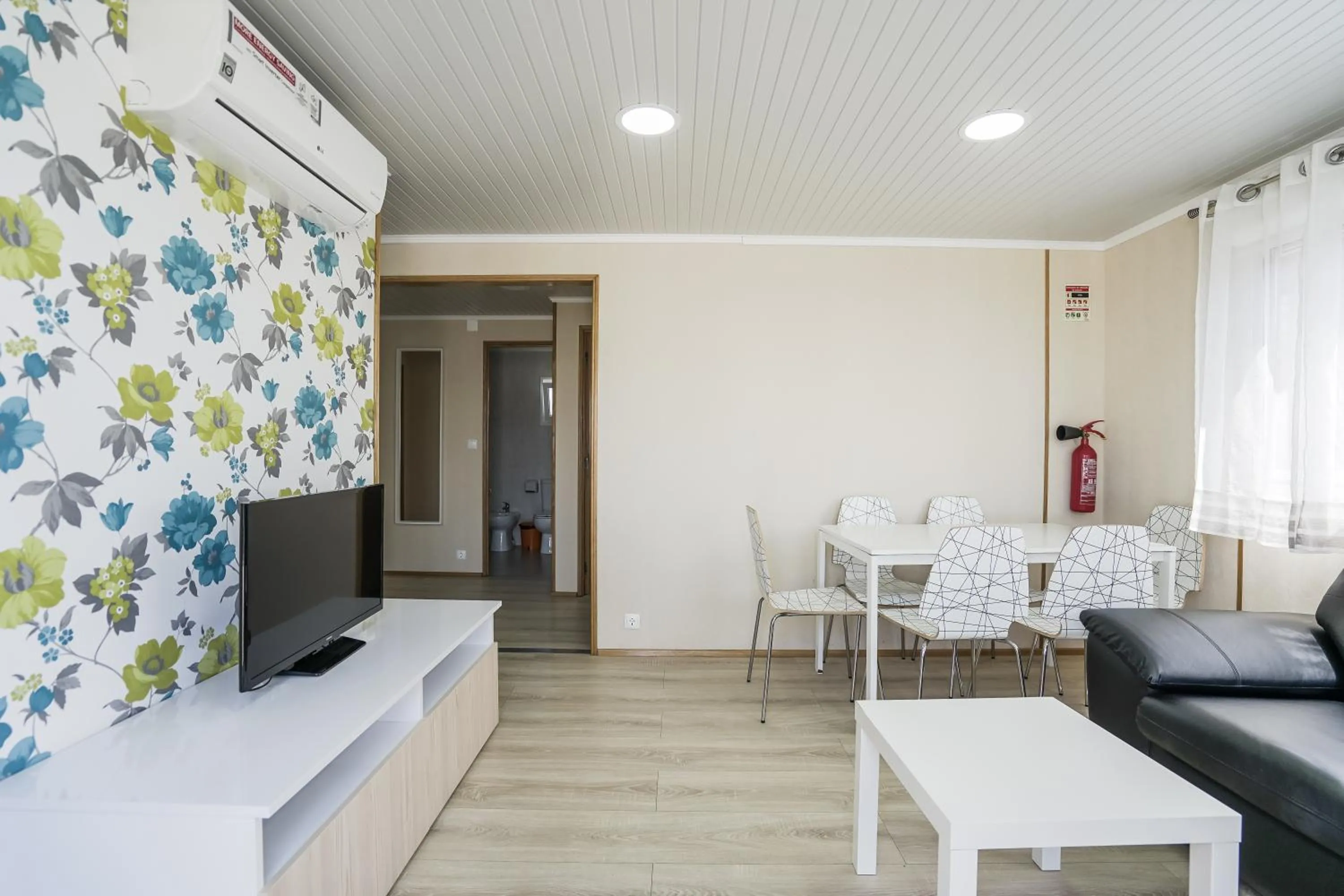 Three-Bedroom Bungalow in Urban Art by Campigir