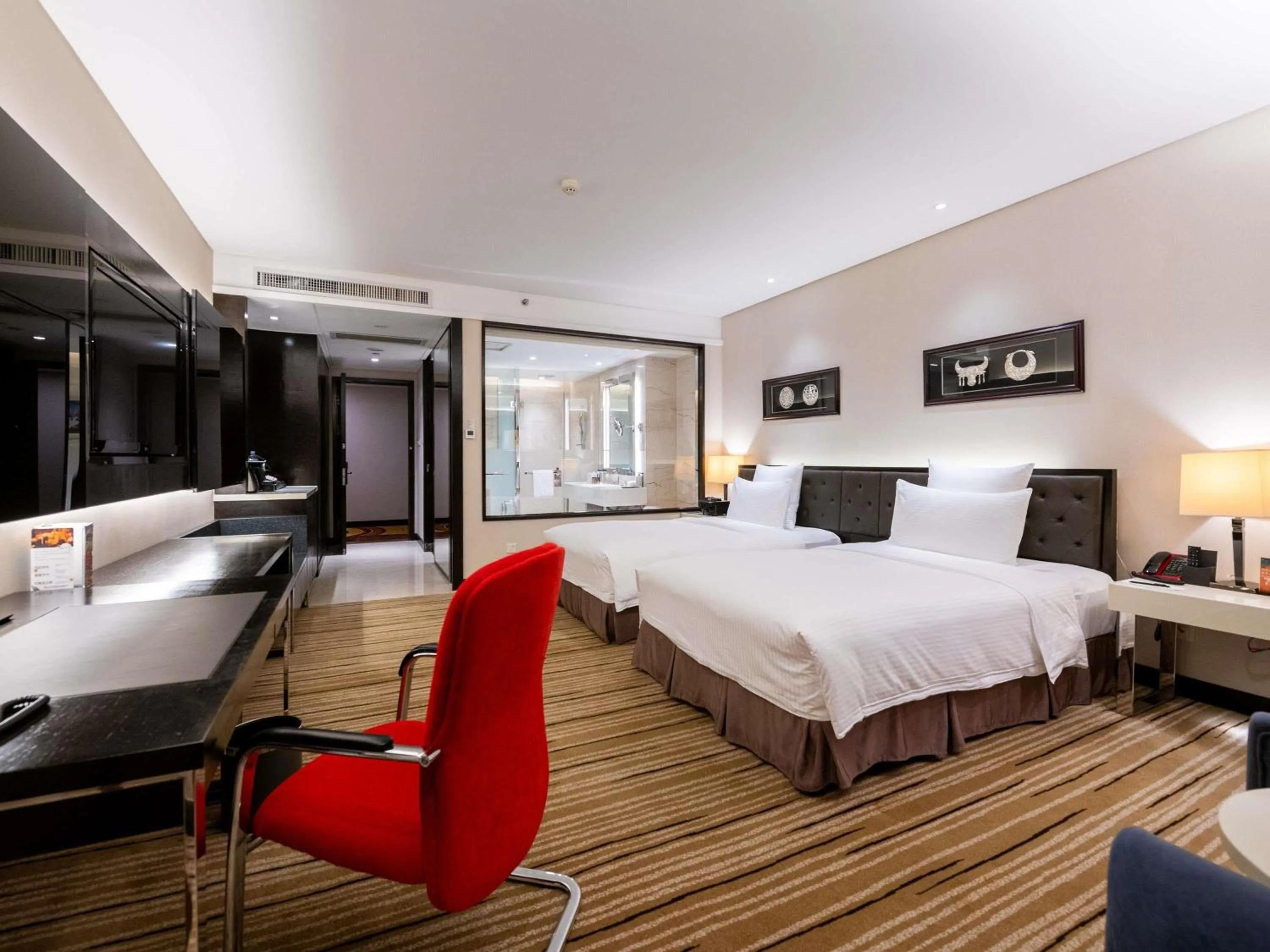 Deluxe Twin Room in Pullman Guiyang