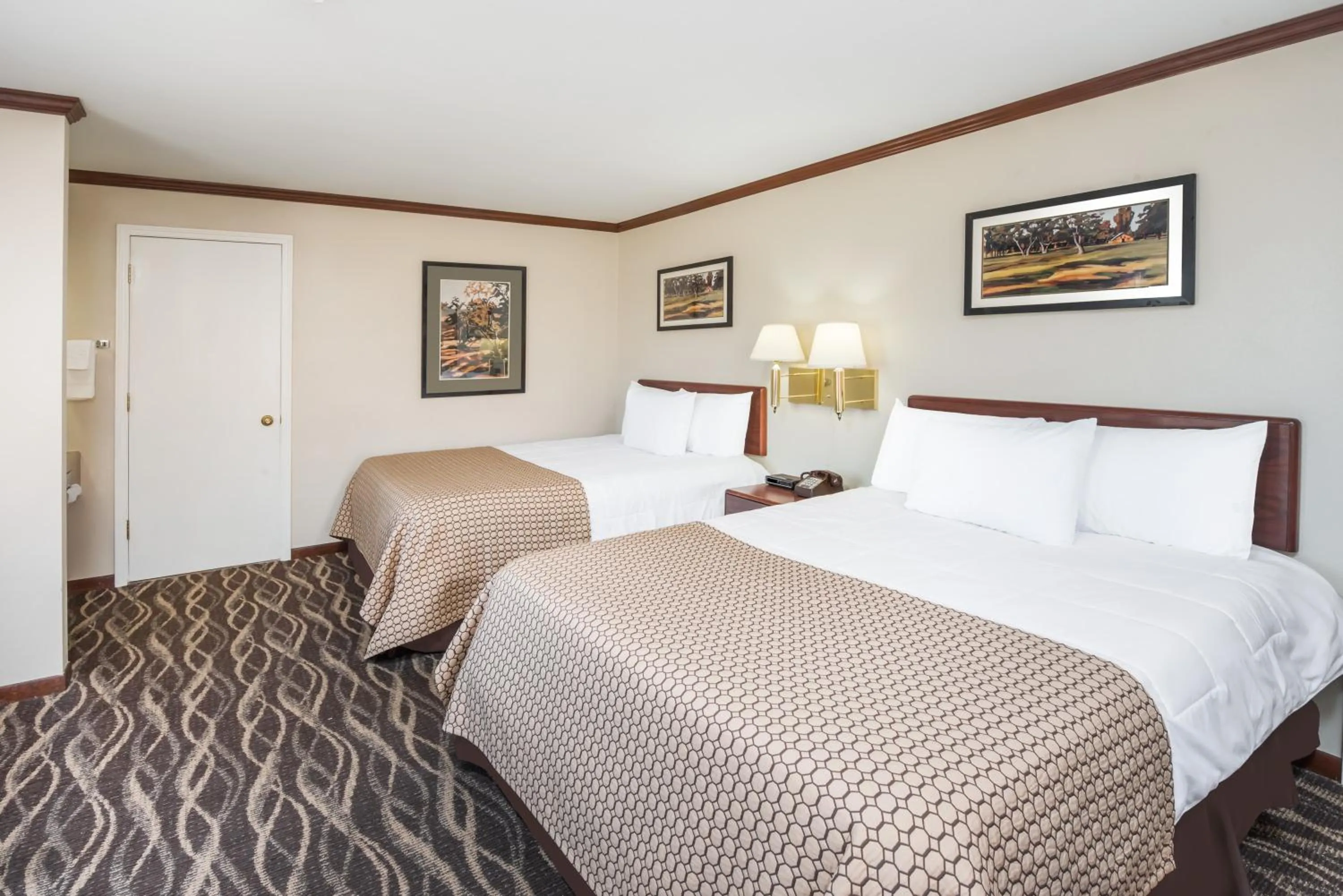 Queen Room with Two Queen Beds - Non-Smoking in Knights Inn Jacksonville