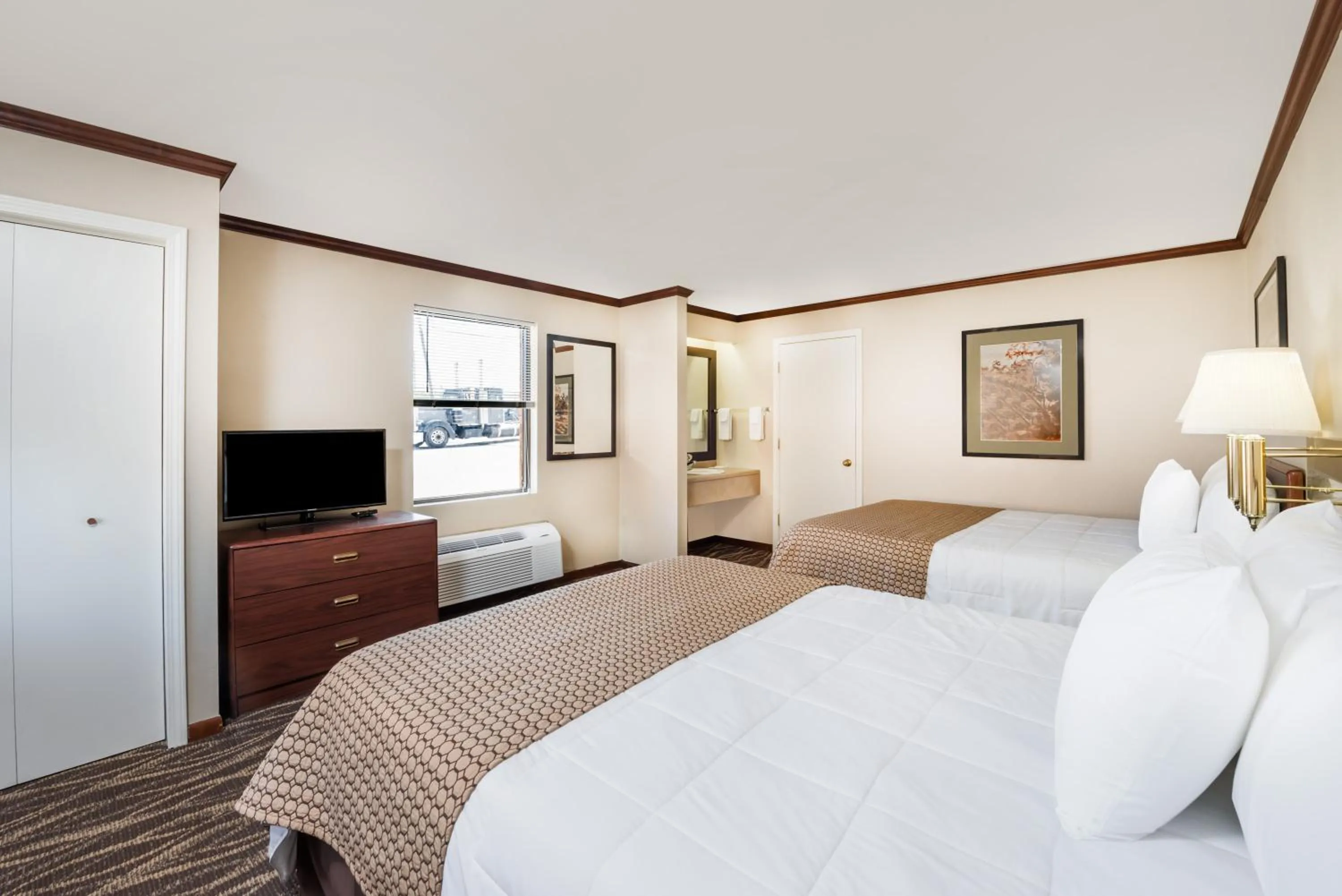 Queen Room with Two Queen Beds - Smoking in Knights Inn Jacksonville