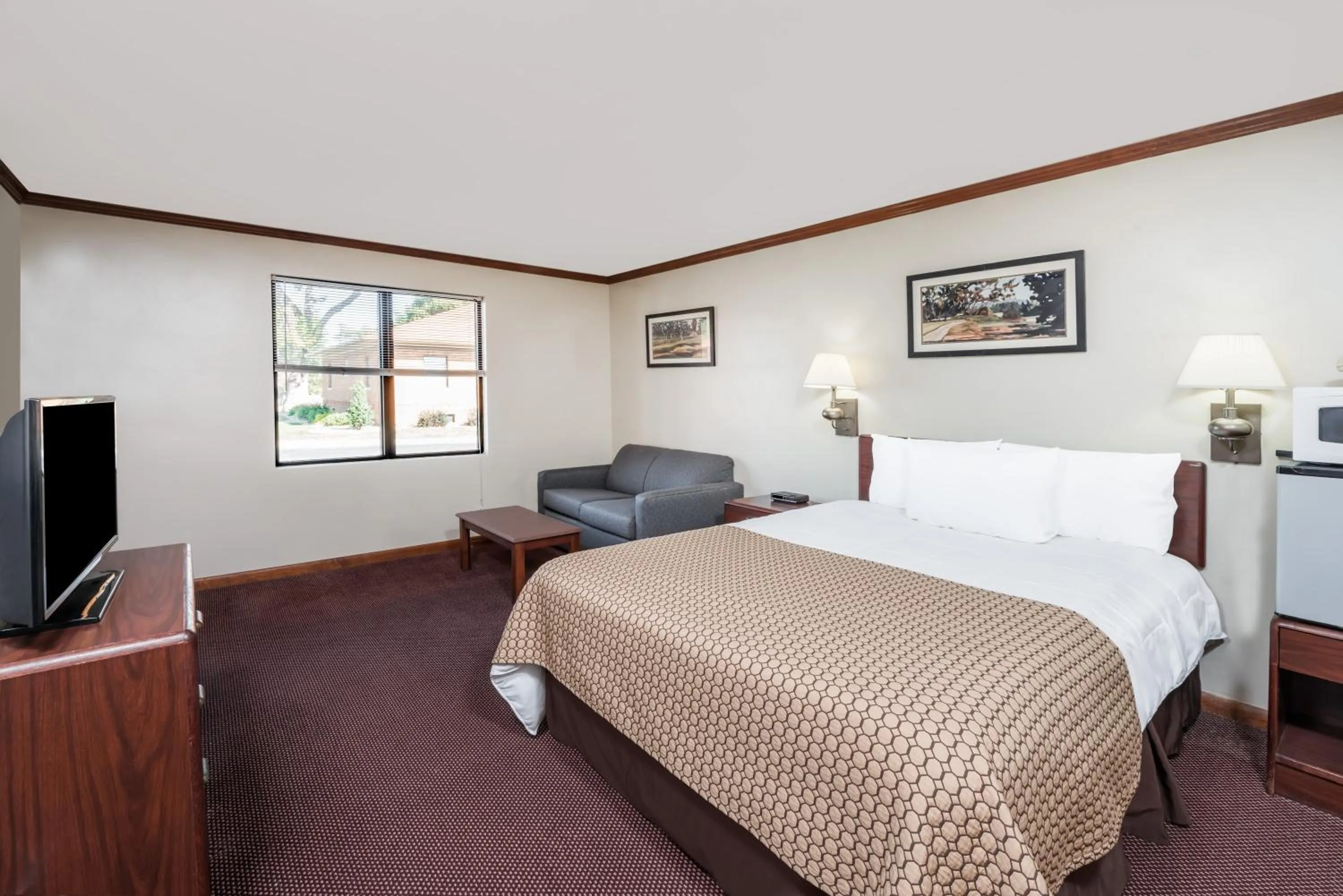 Queen Room - Smoking in Knights Inn Jacksonville