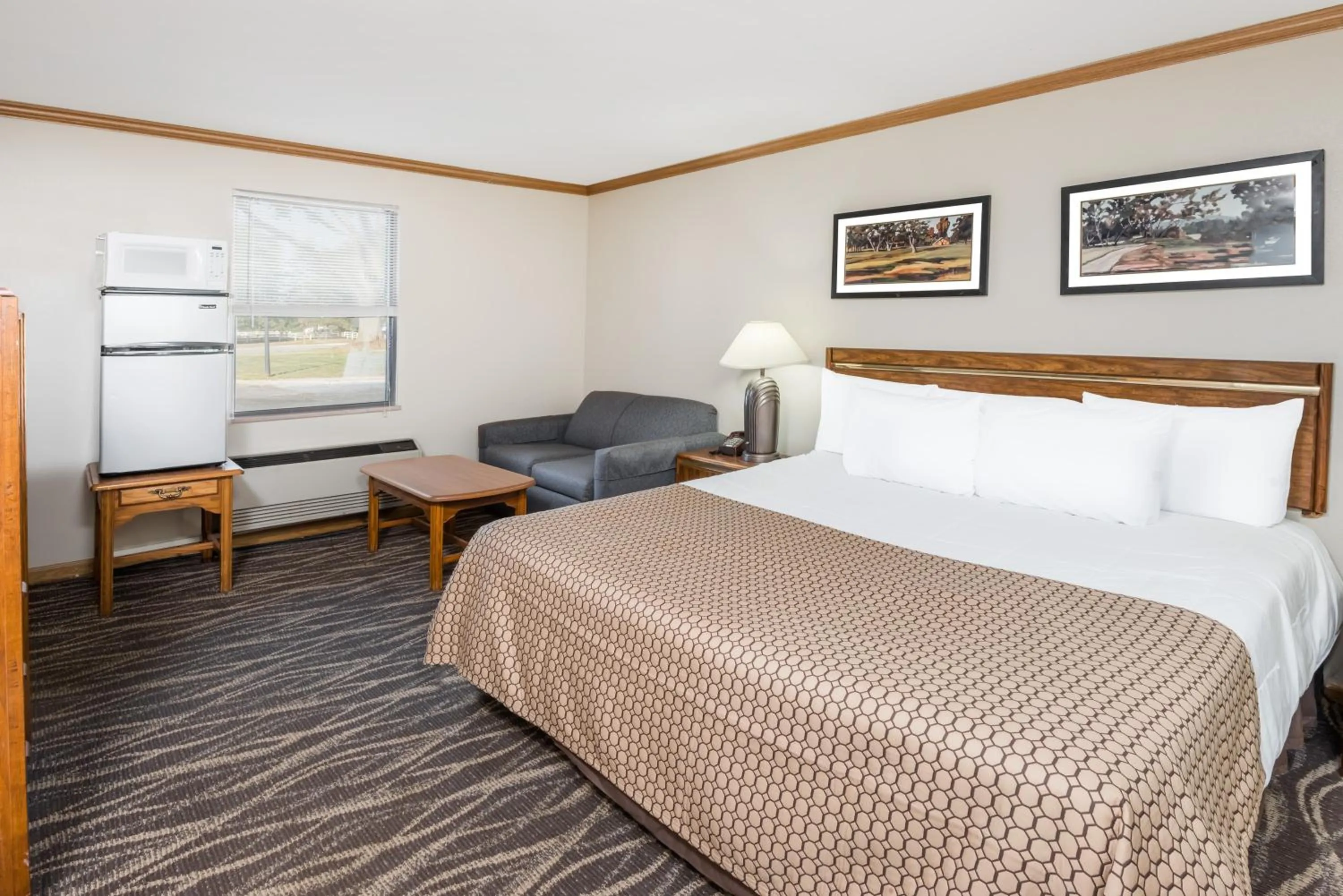 Deluxe King Room - Non-Smoking in Knights Inn Jacksonville