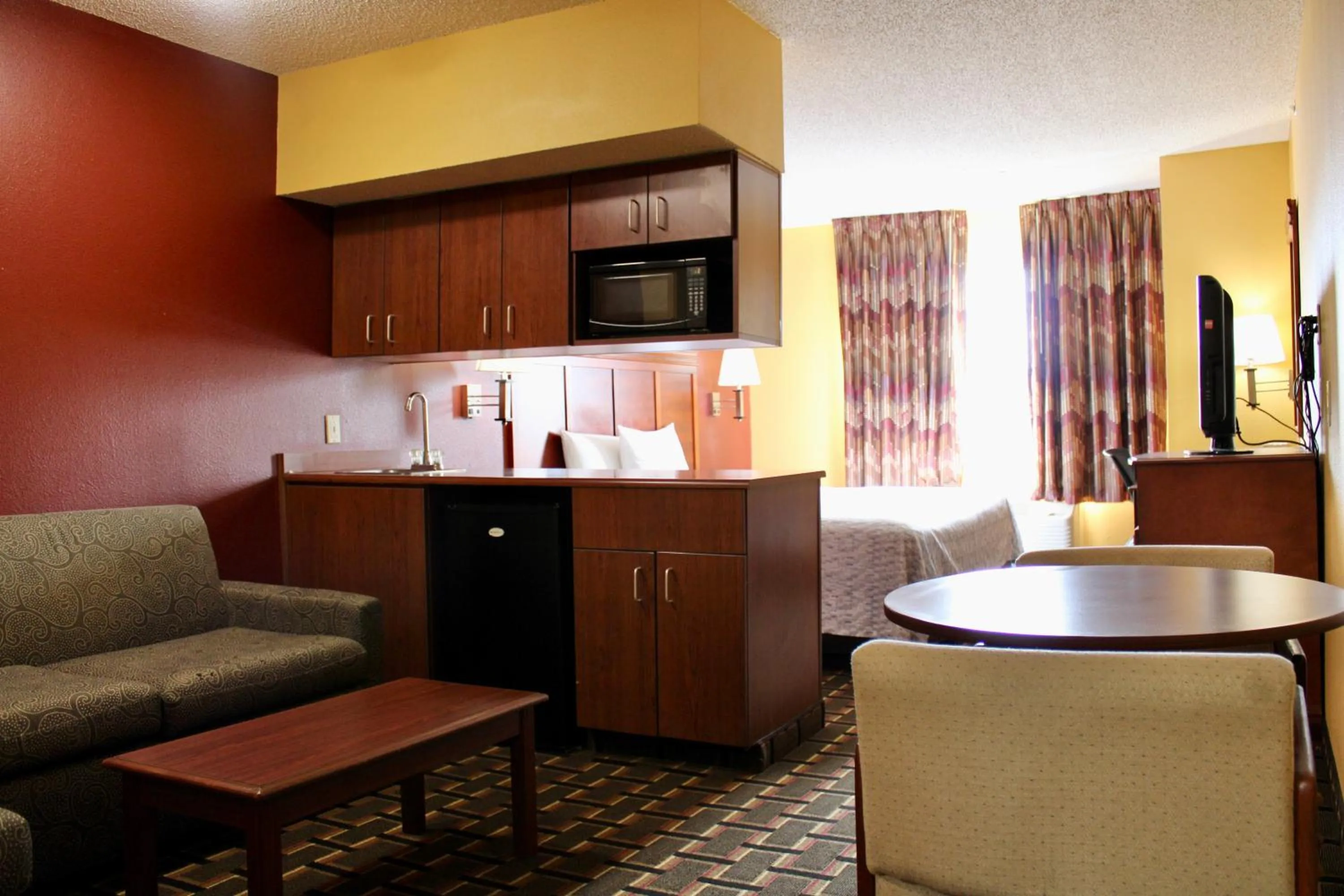King Suite - Smoking in HomeTown Inn & Suites