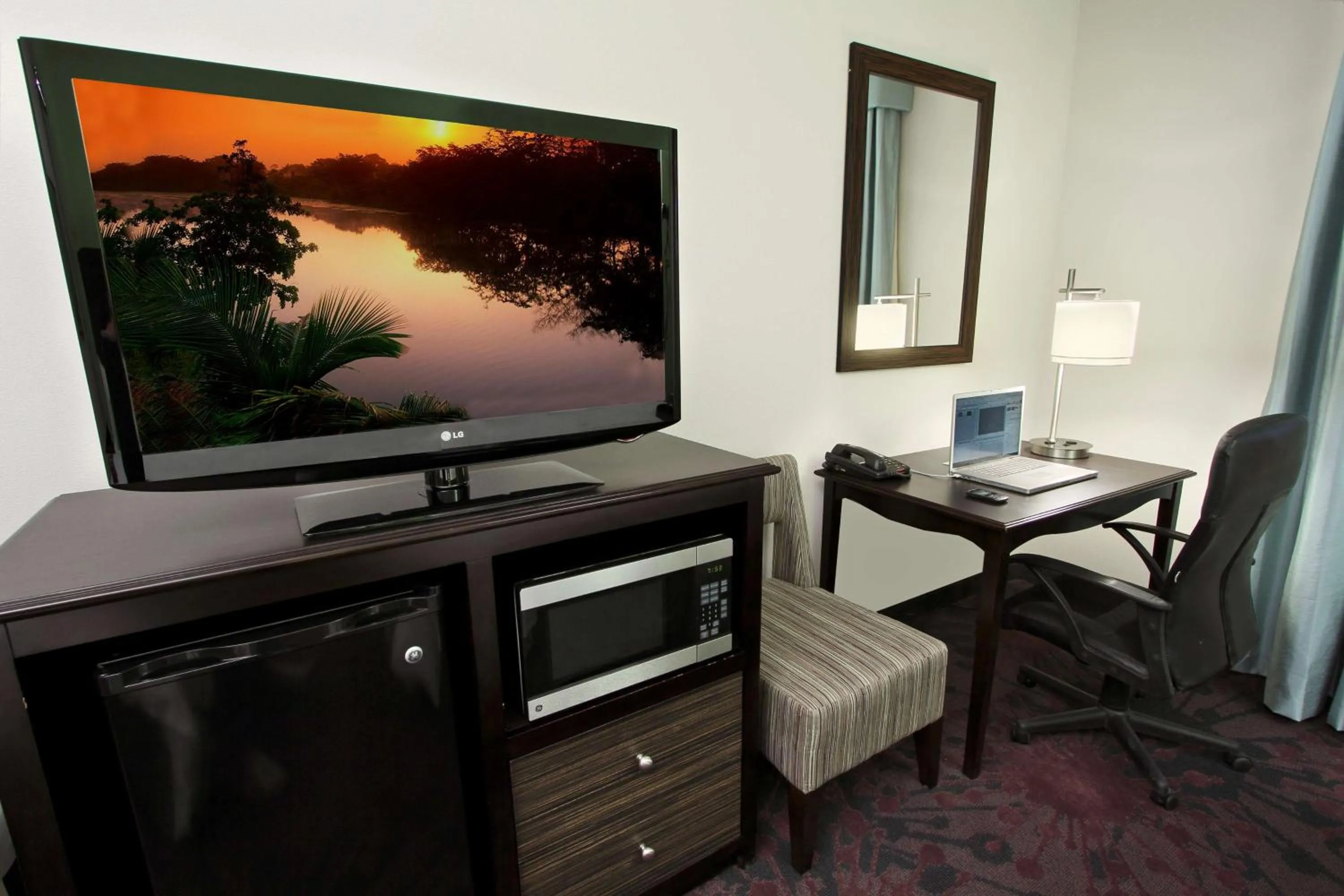 Queen Room with Two Queen Beds - Mobility and Hearing Access/Non-Smoking in Hampton Inn & Suites Winnie