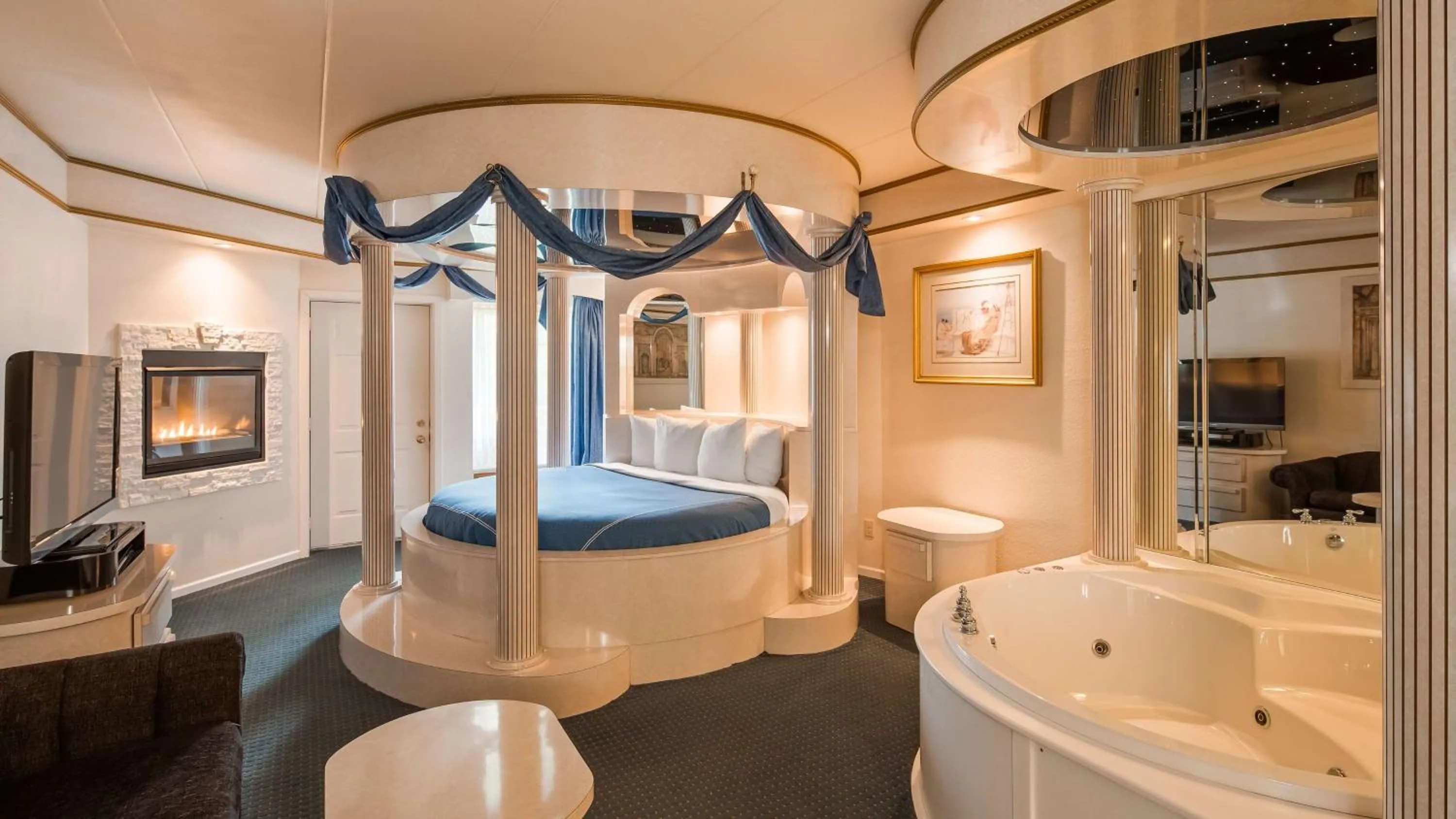 King Suite with Fireplace and Whirlpool - Non-Smoking in Best Western Galena Inn & Suites