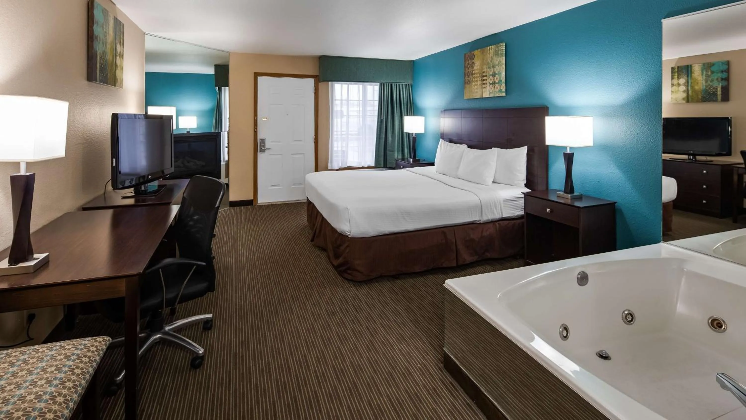 Deluxe King Room with Fireplace in Best Western Galena Inn & Suites