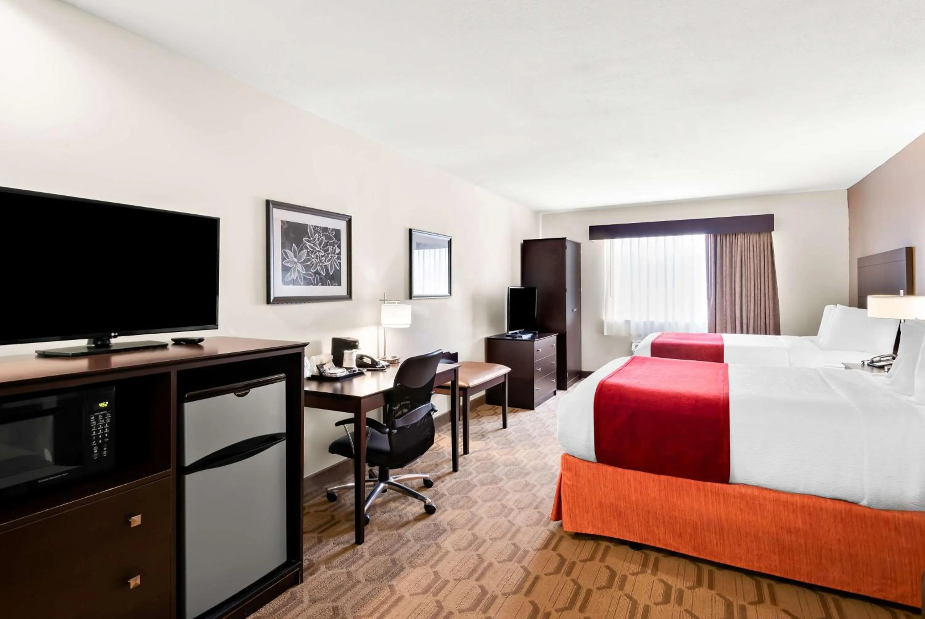 Two-Bedroom King Suite with Two King Beds and Sofa Bed in Best Western Palmyra Inn & Suites