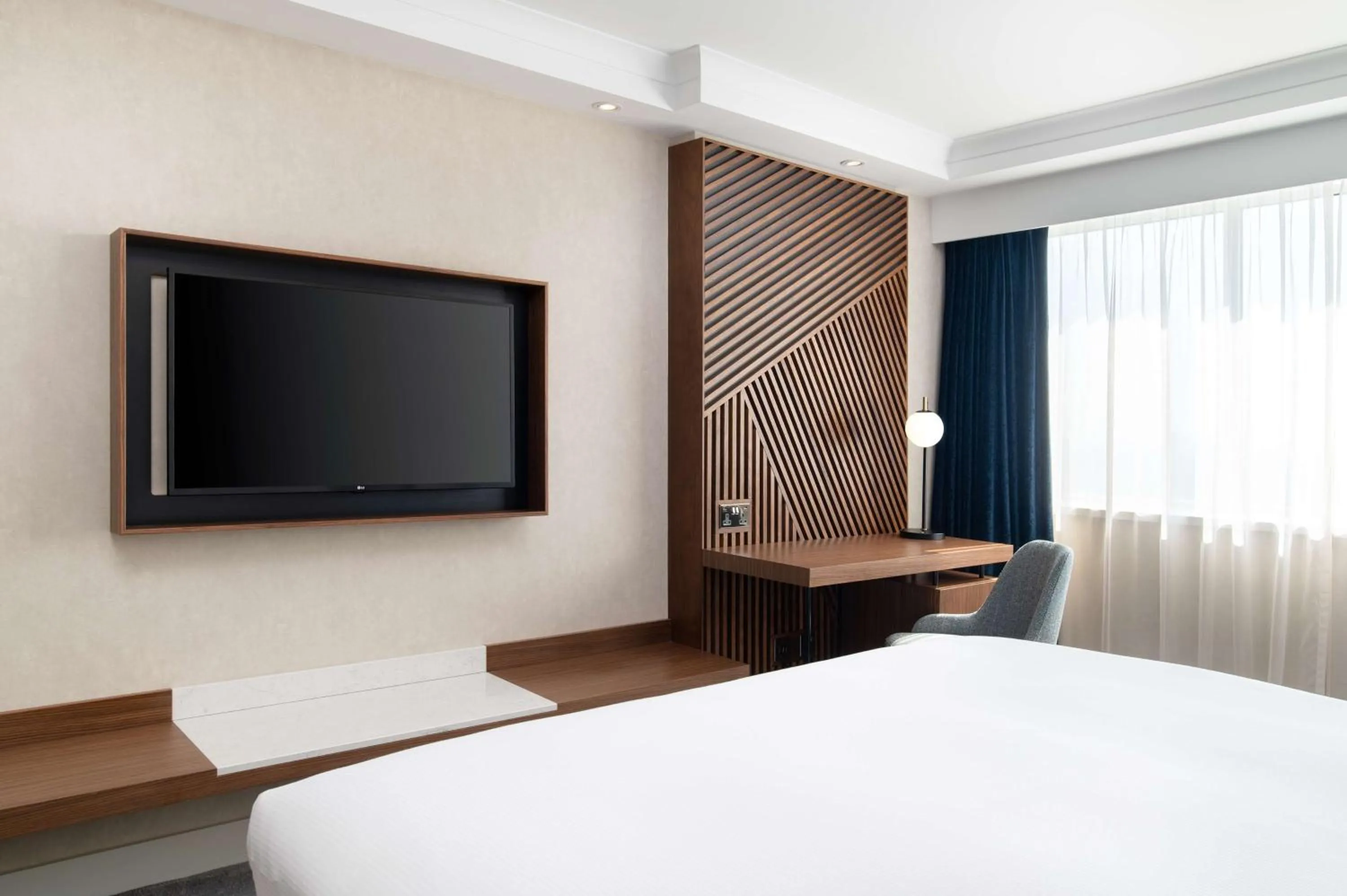 Interconnecting King Room with Two King Beds in Hilton London Metropole