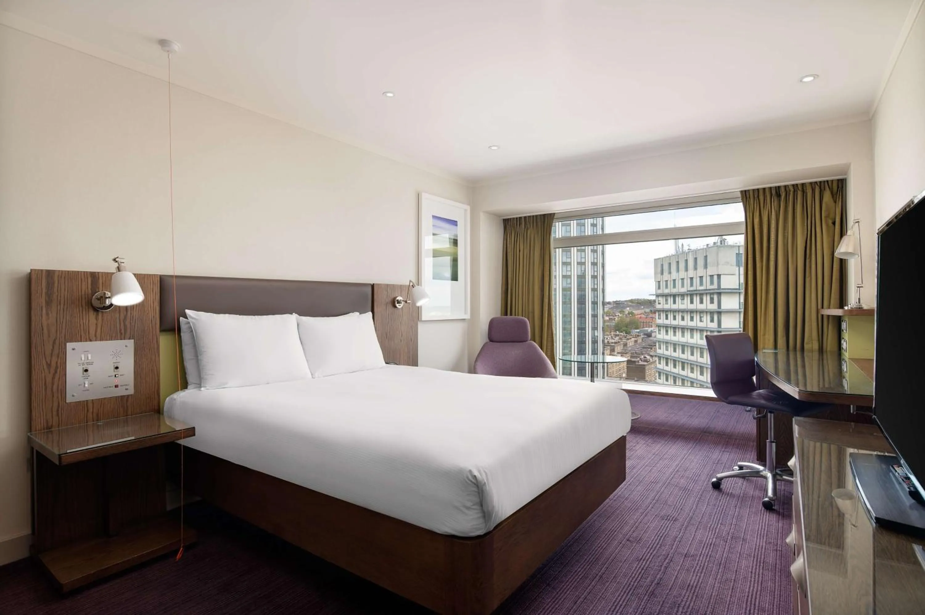 Queen Room - Accessible in Hilton London Metropole