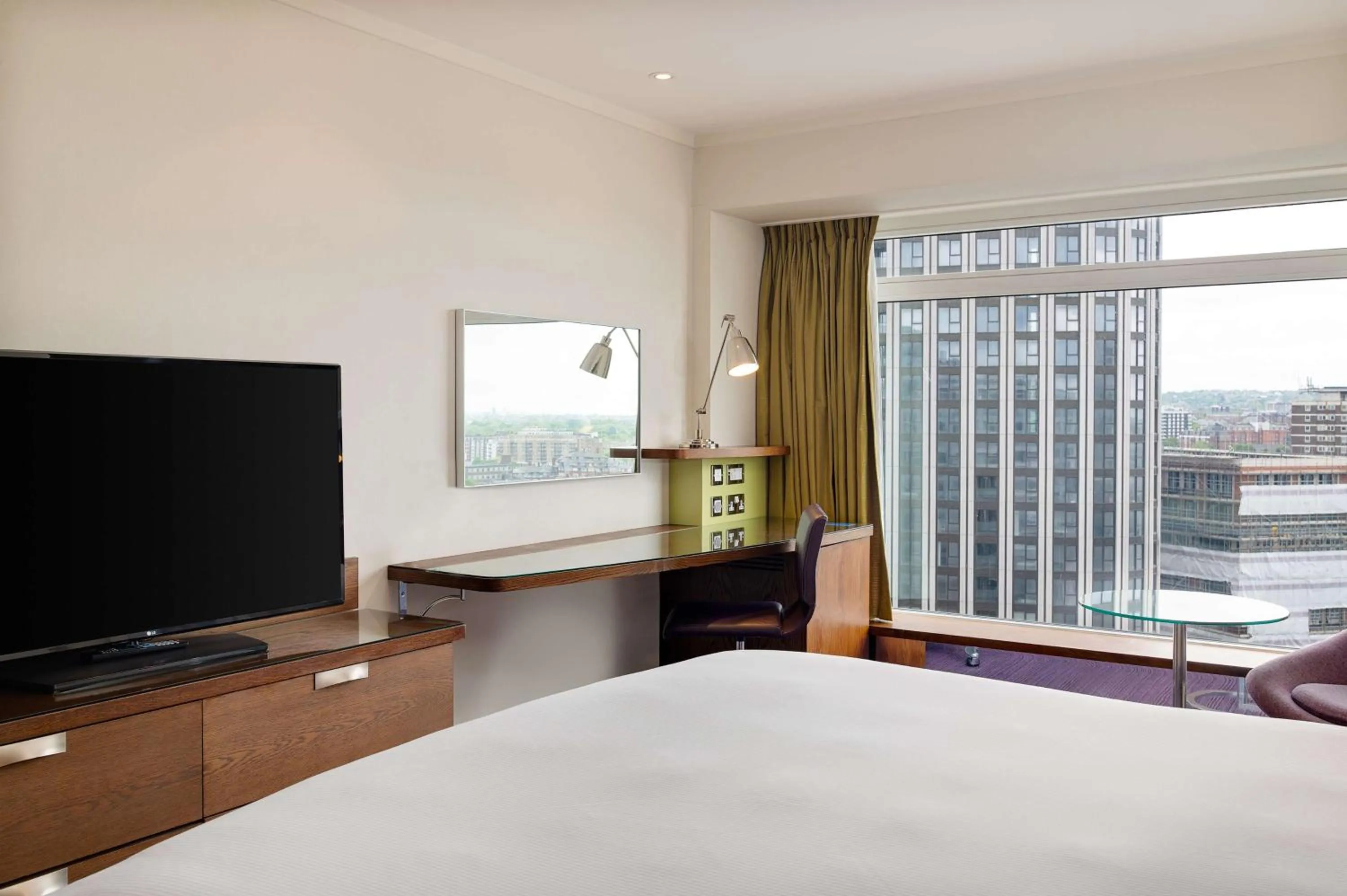 Superior King Room in Hilton London Metropole