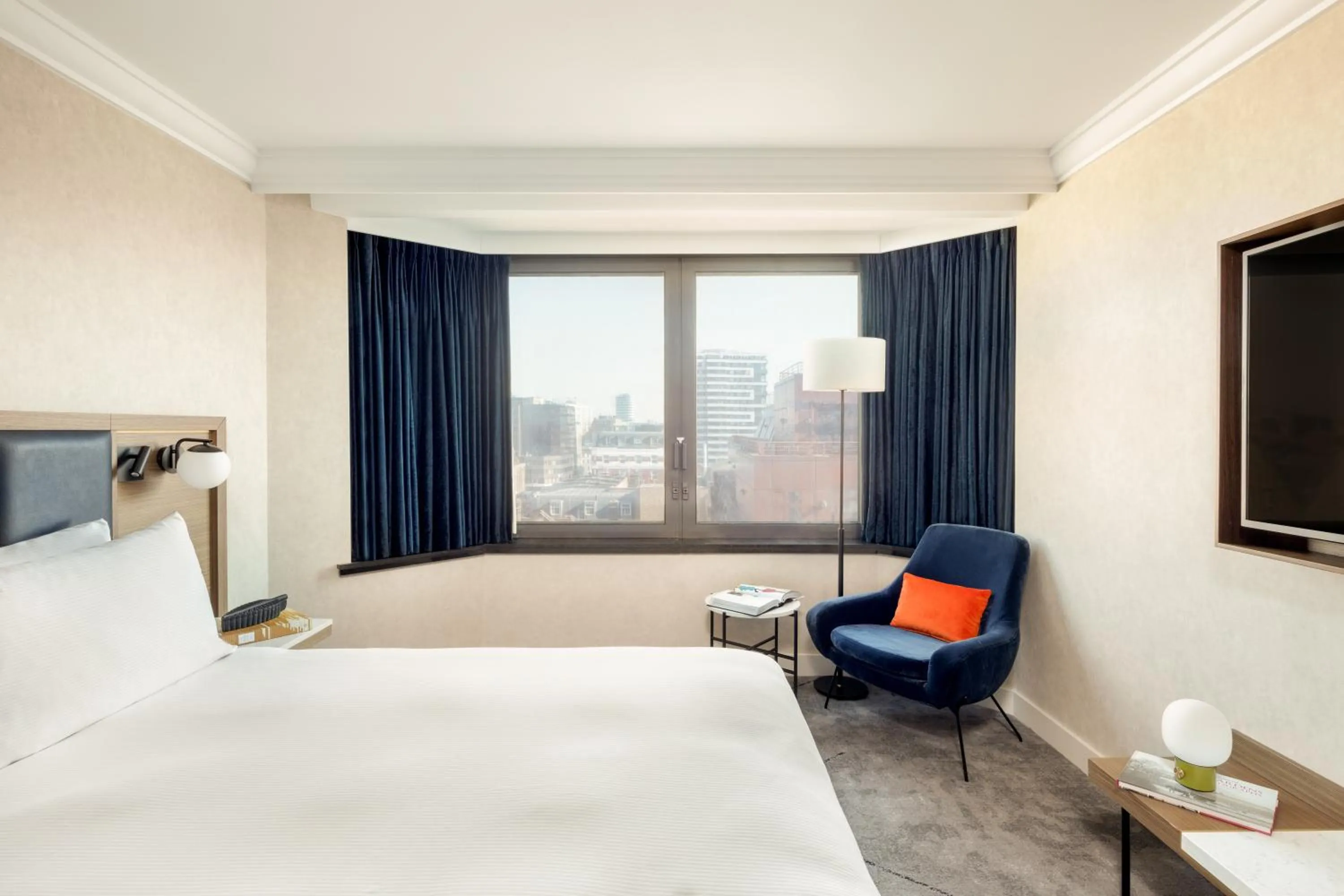 One-Bedroom Executive King Suite in Hilton London Metropole