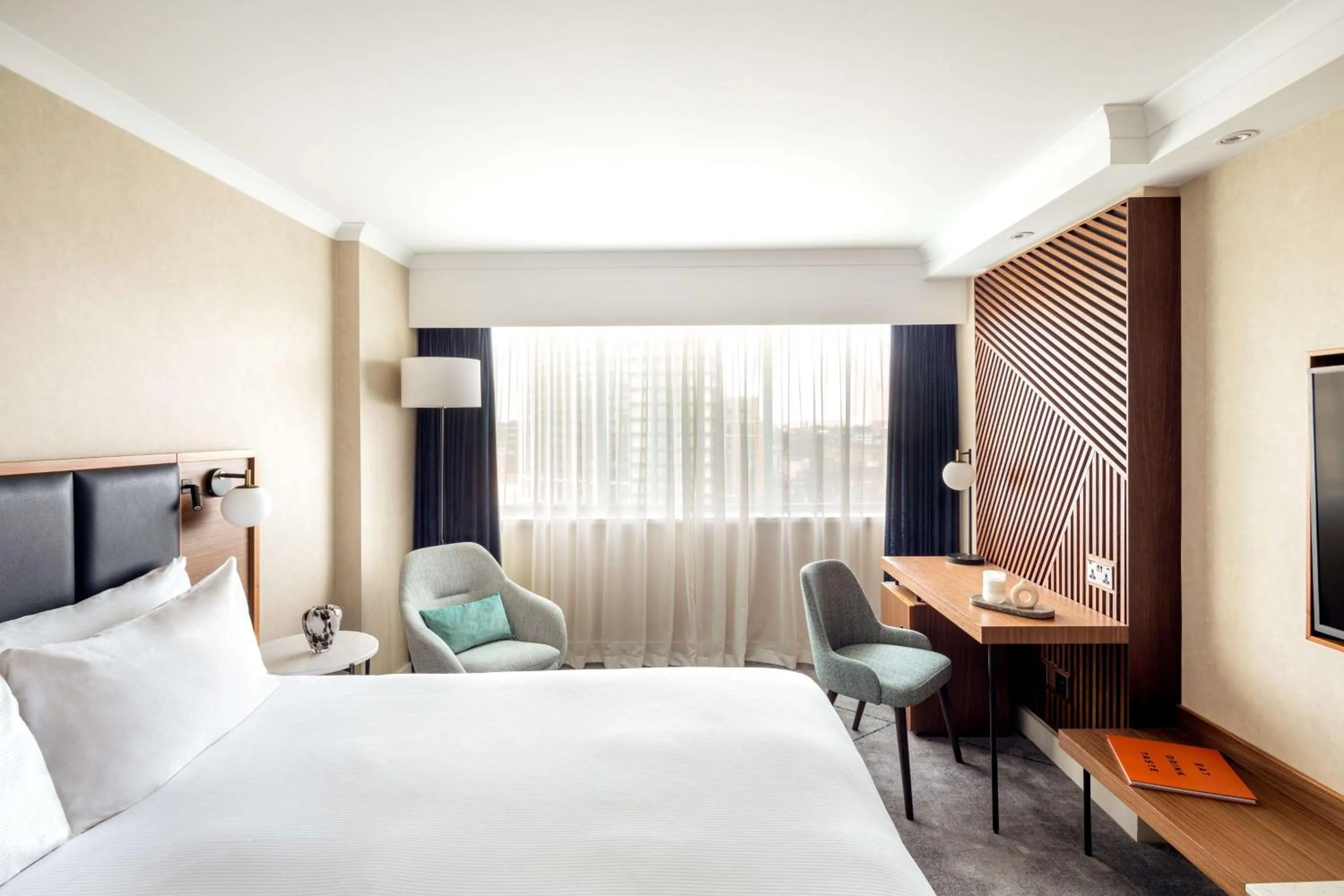 King Guest Room in Hilton London Metropole