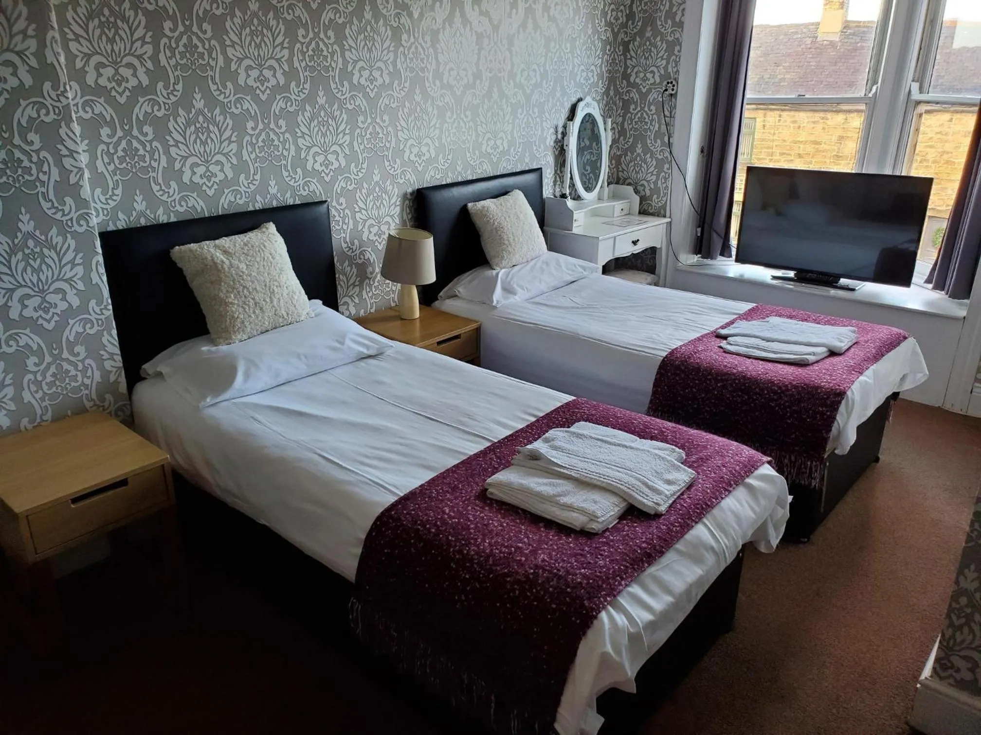 Standard Twin Room in The Queens Arms Hotel Acomb