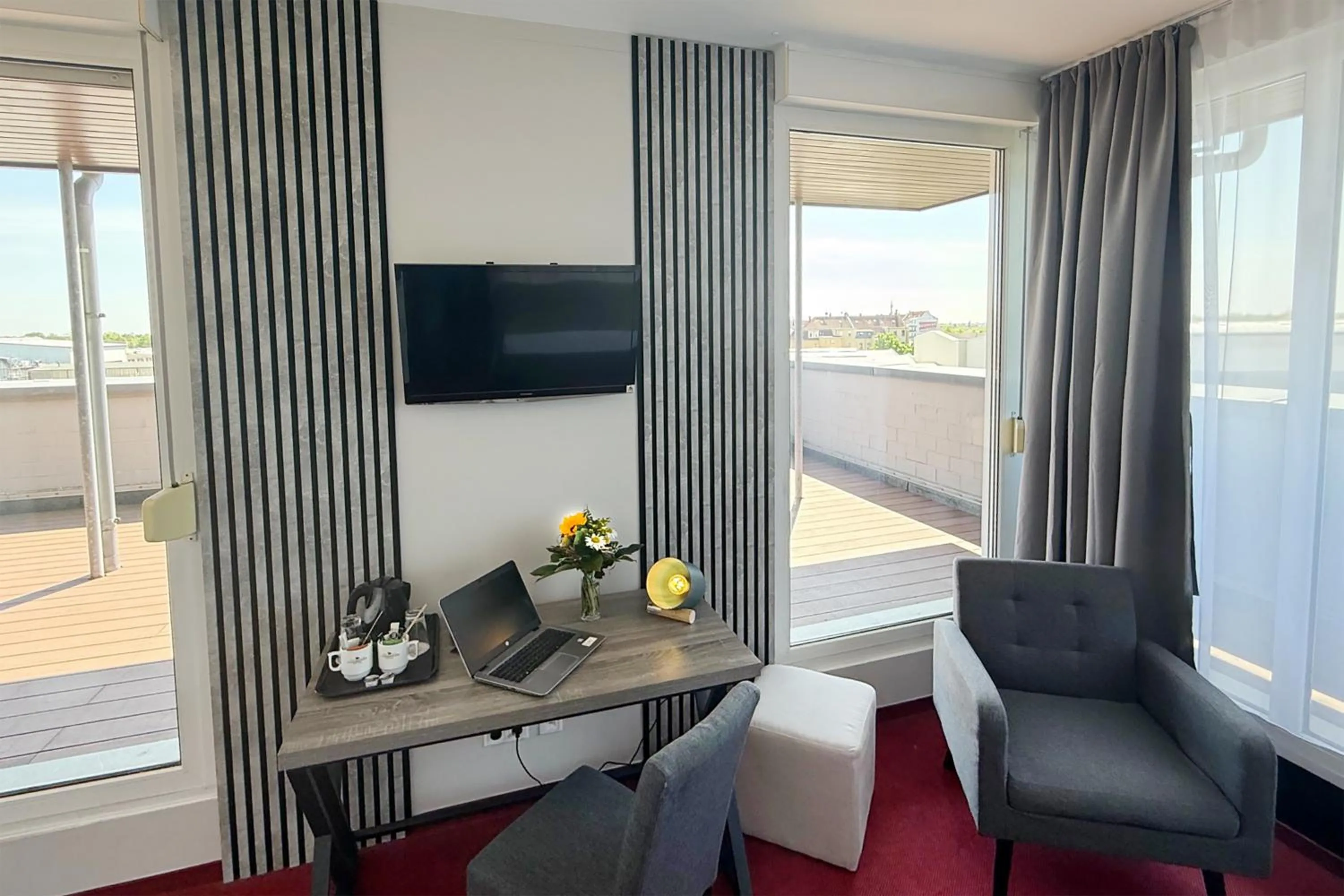 Double Room with One Queen Bed and Balcony - single occupancy in Hotel Aviva