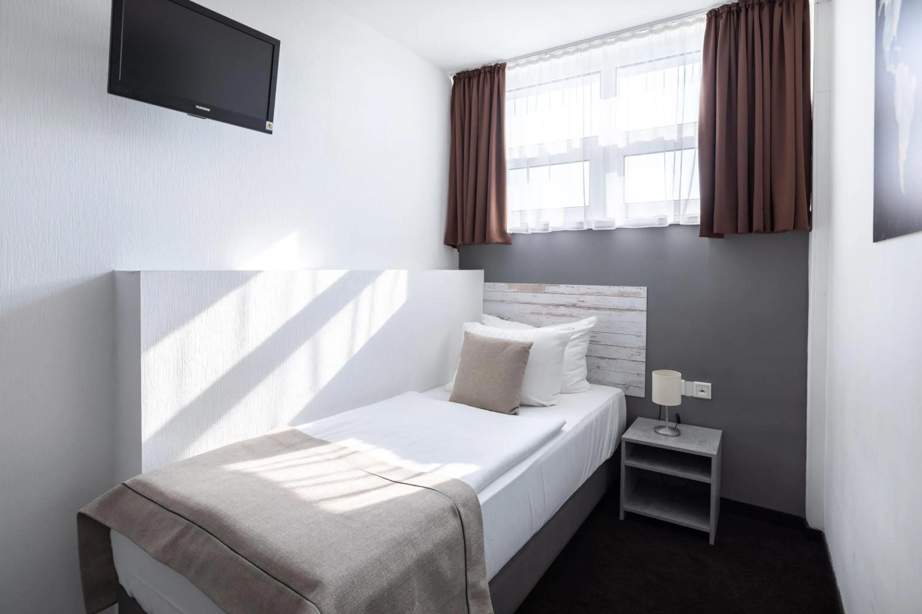 Economy Single Room in Hotel Aviva