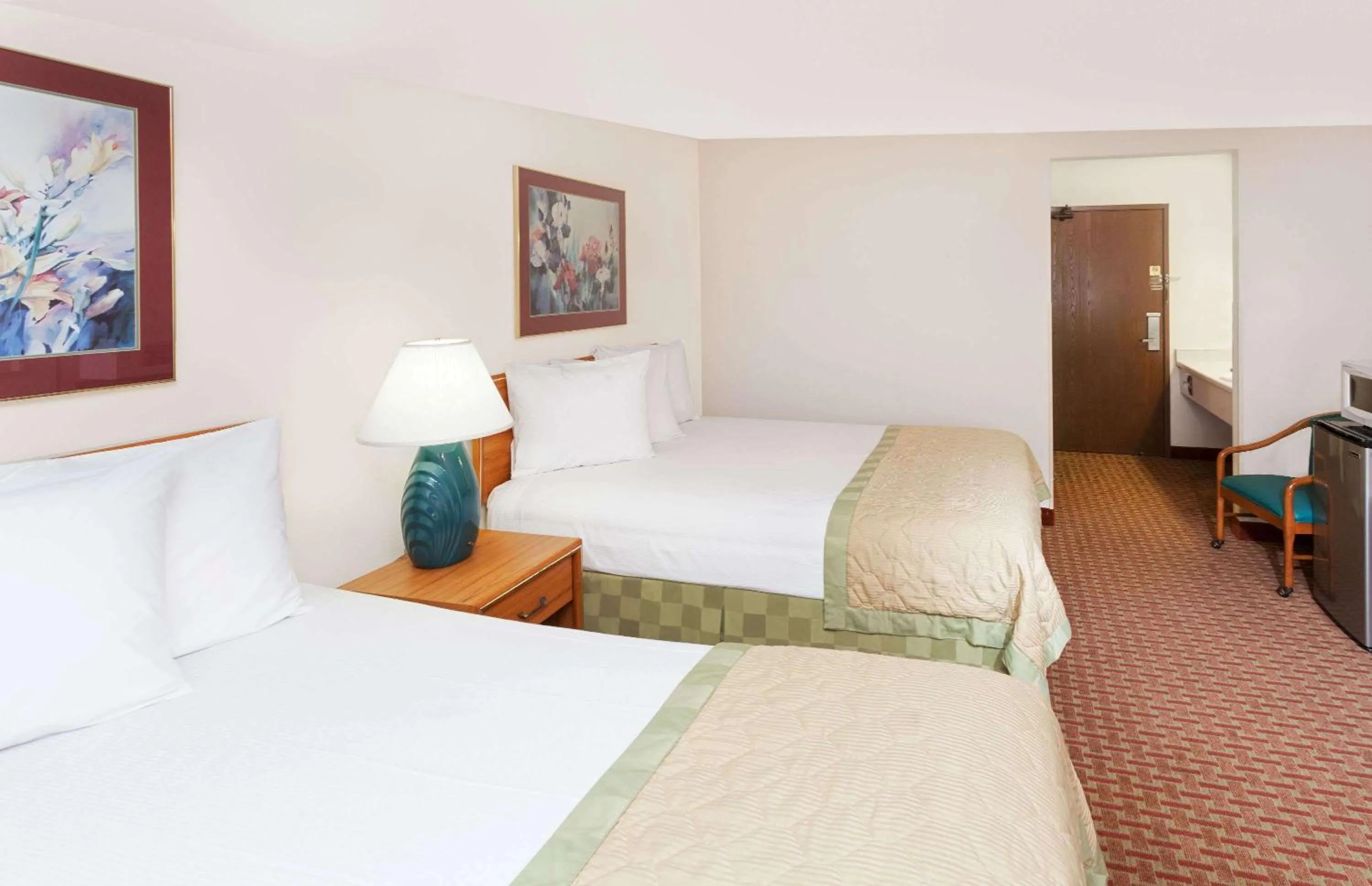 Queen Room with Two Queen Beds - Non-Smoking in Baymont by Wyndham St. Joseph/Stevensville