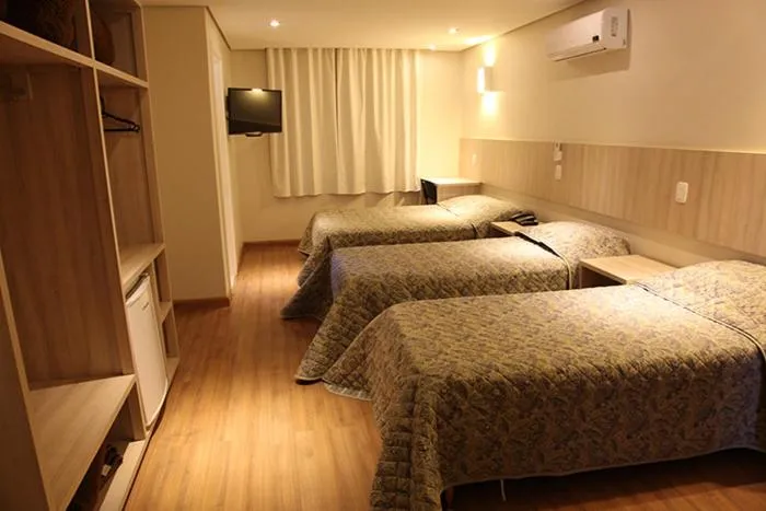 Deluxe Quadruple Room in Golden Hotel - O MAIS CENTRAL - Pet Friendly
