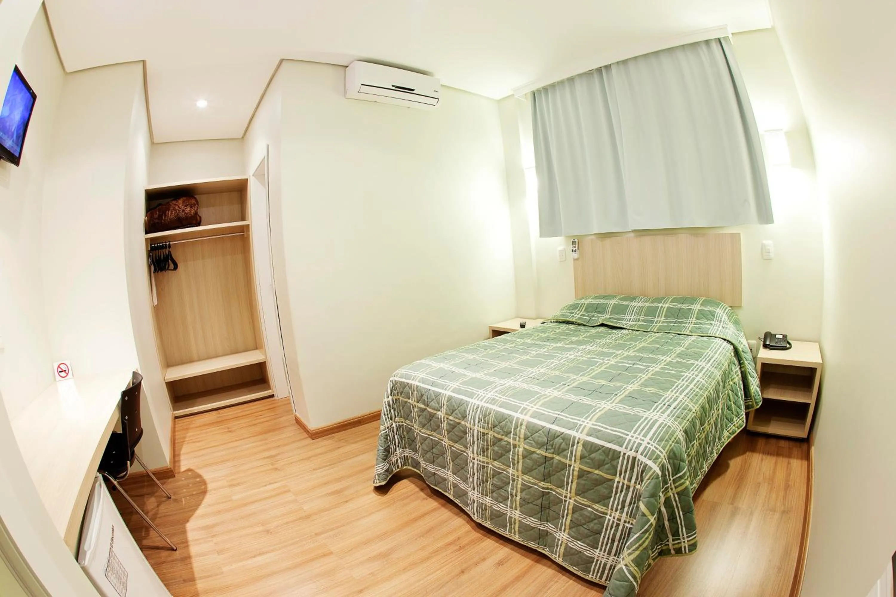 Room with Double Bed in Golden Hotel - O MAIS CENTRAL - Pet Friendly