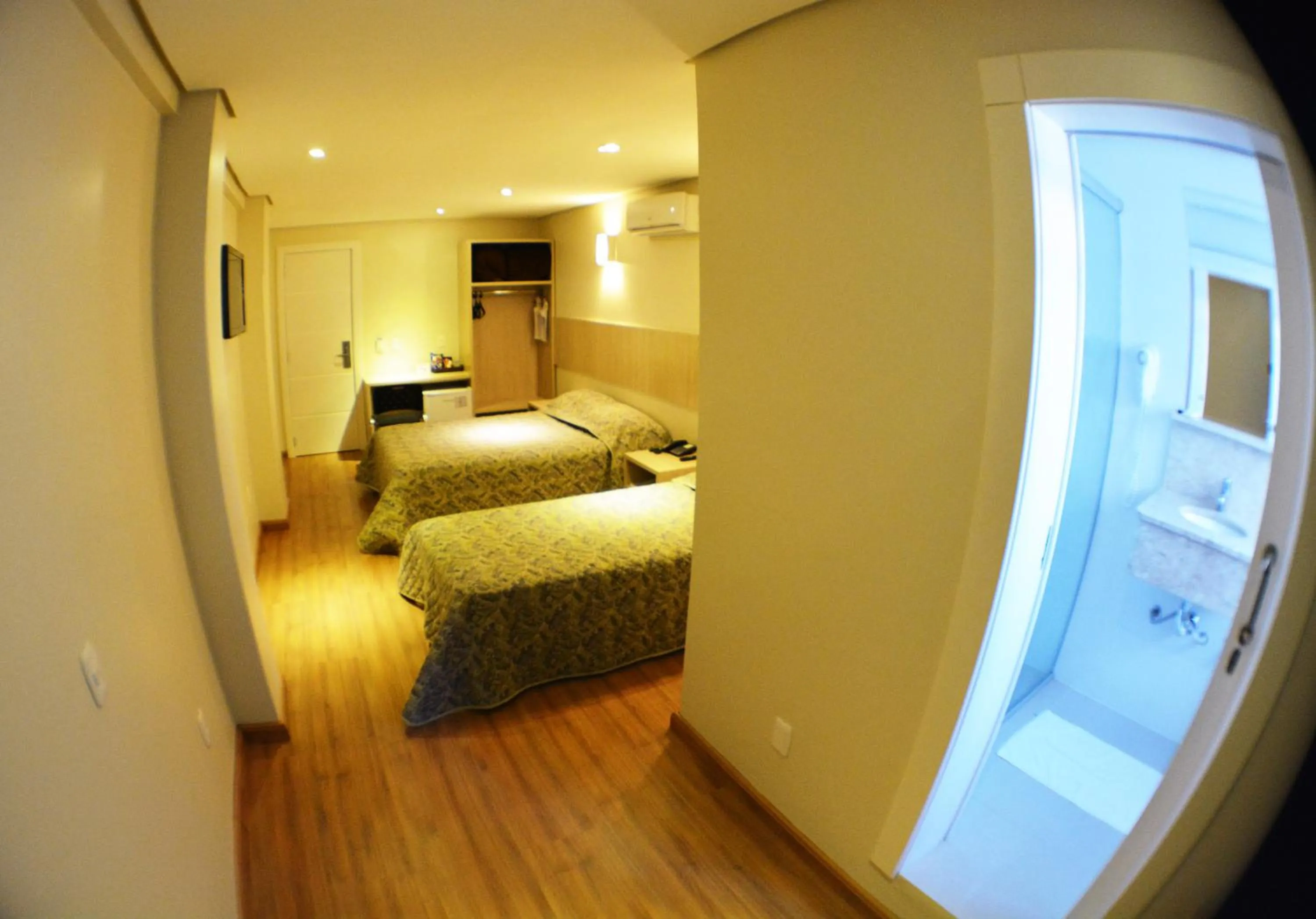 Twin Room in Golden Hotel - O MAIS CENTRAL - Pet Friendly