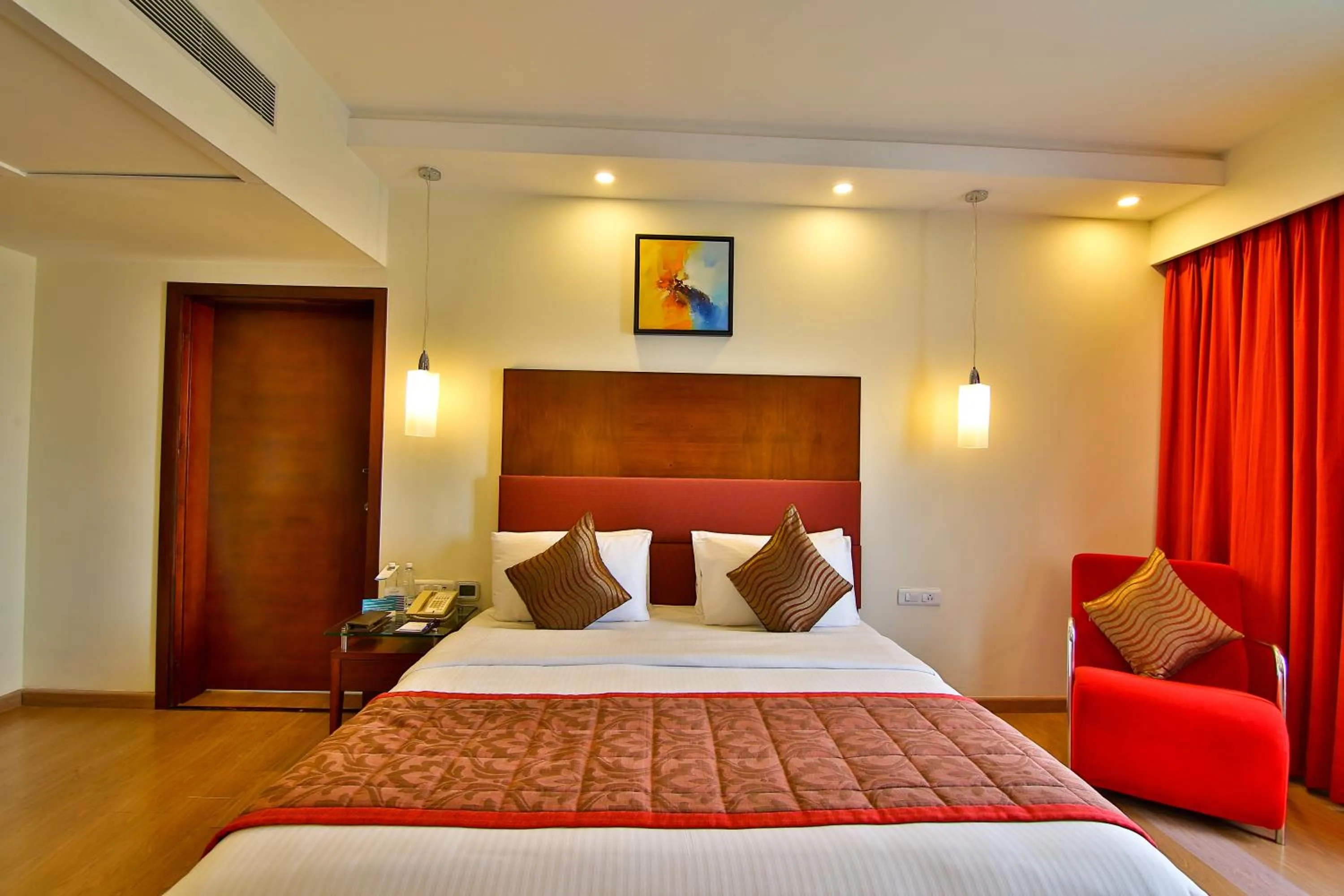 Executive Suite with Airport Pickup & Drop, Two piece Laundry Non Cumulative - single occupancy in Gokulam Park Coimbatore