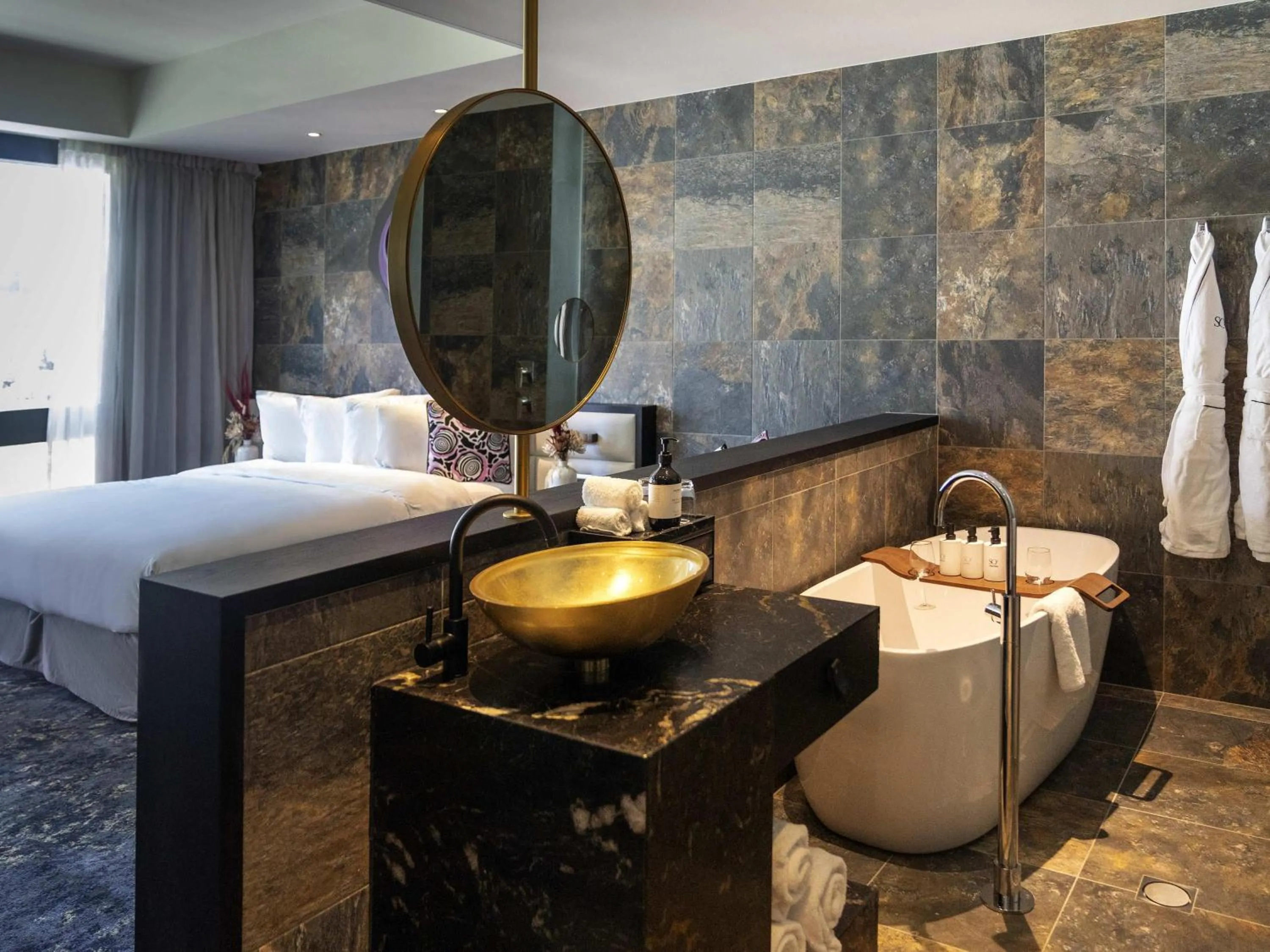 Studio King Room in SO/ Auckland