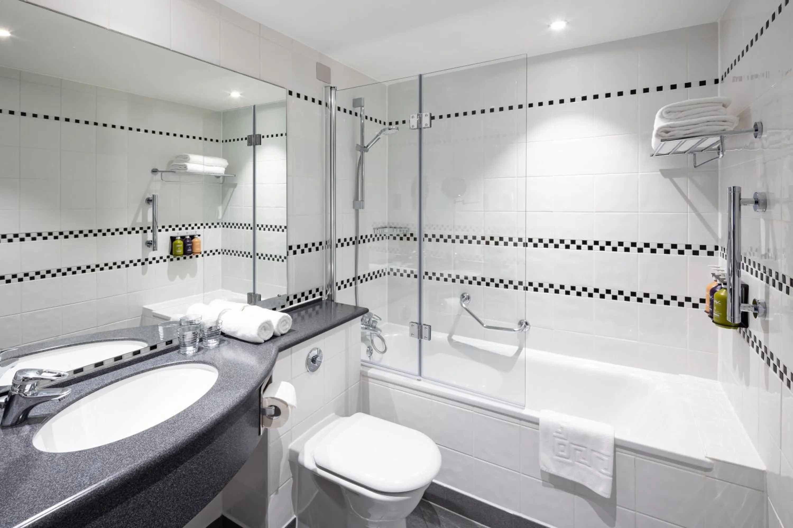 One-Bedroom Super King Suite in Holiday Inn Leicester City by IHG