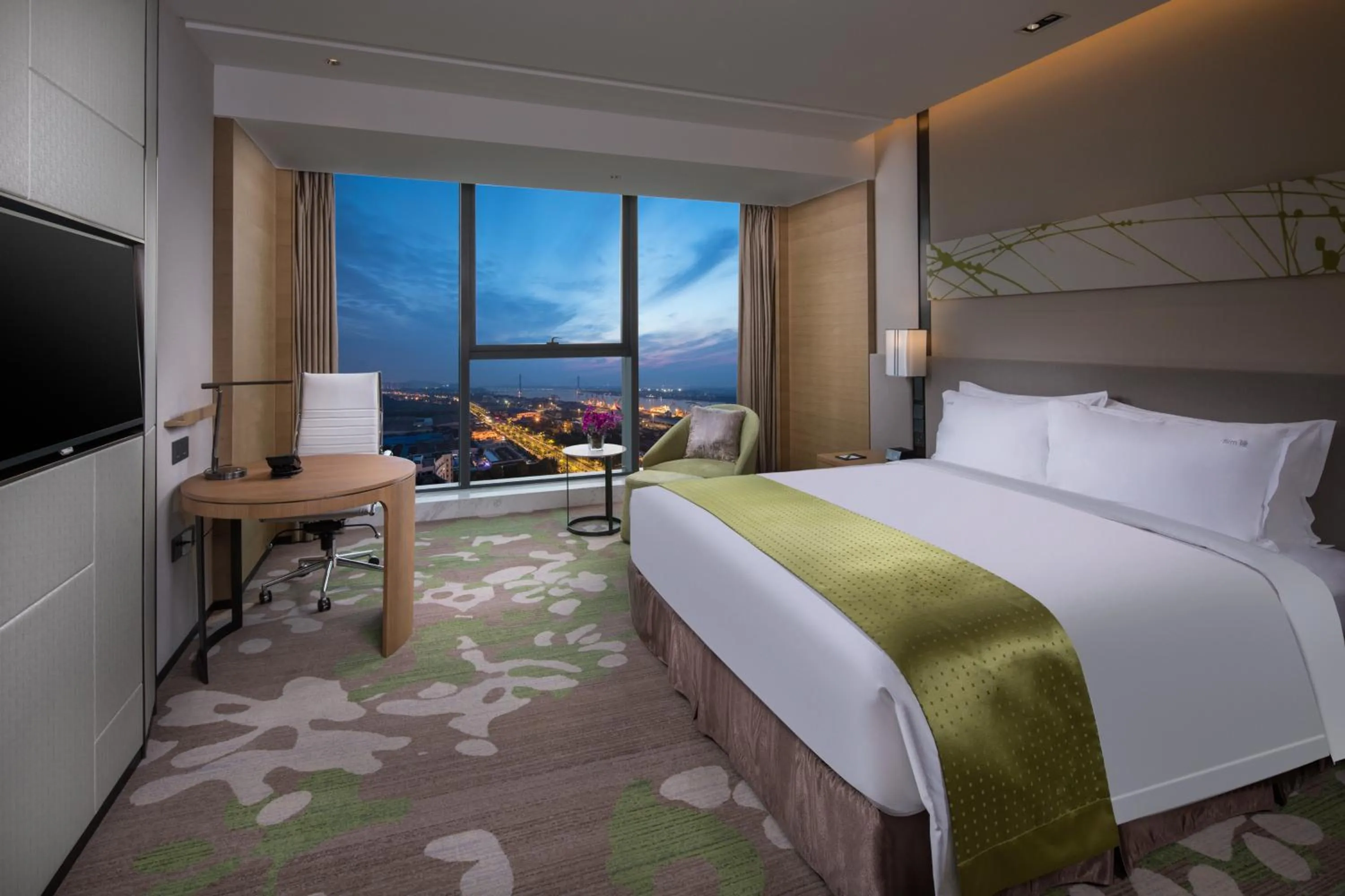 One-Bedroom King Suite in Holiday Inn Nanjing Harbour by IHG