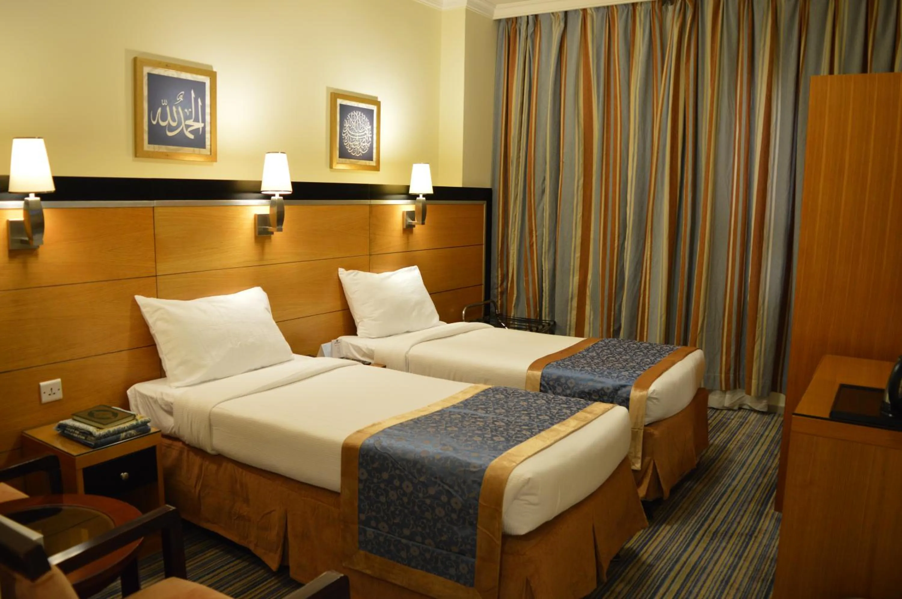 Twin Room with City View in Durrat Al Eiman Hotel