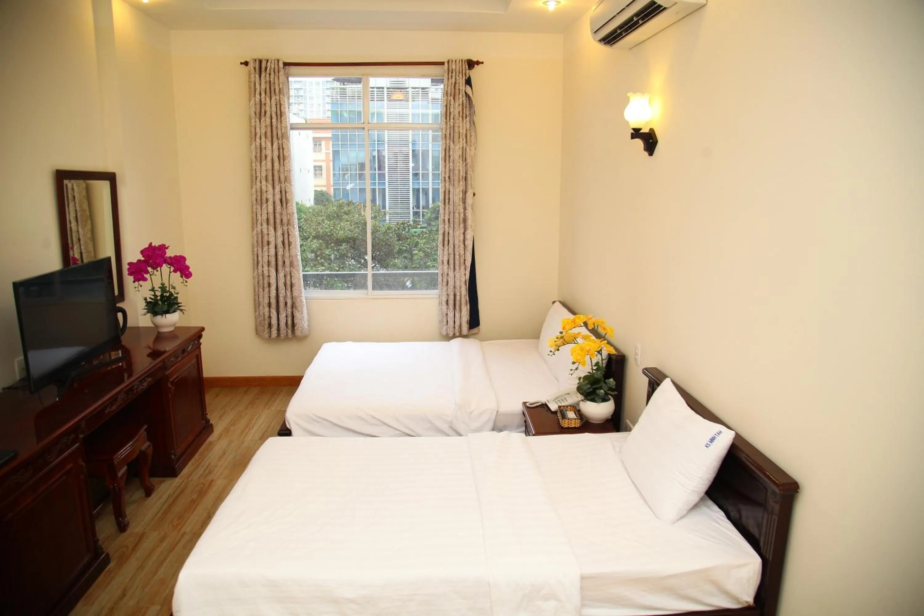 Family Triple Room with Window in Minh Tam Hotel and Spa