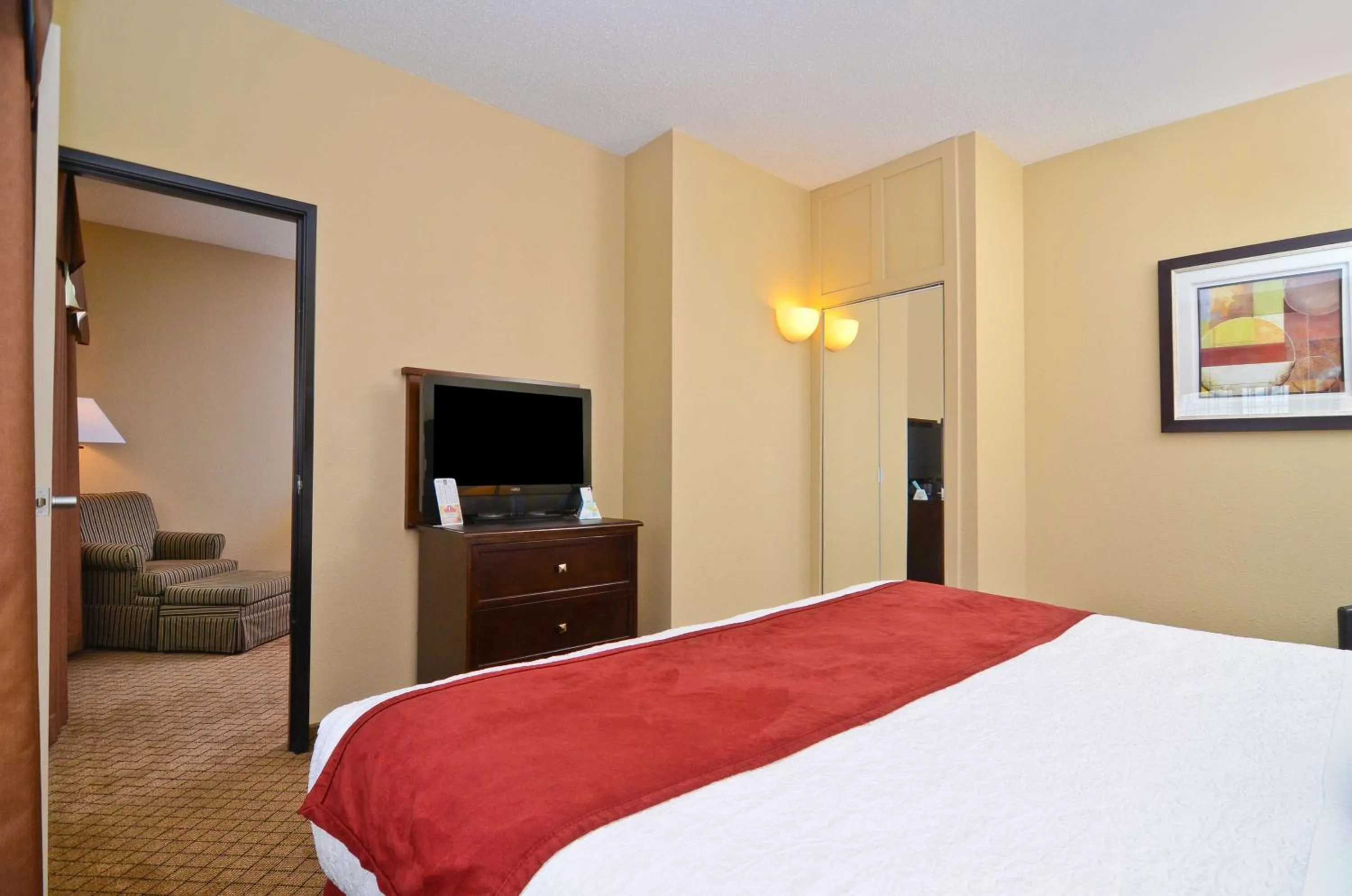 King Suite - Non-Smoking in Best Western Macomb Inn