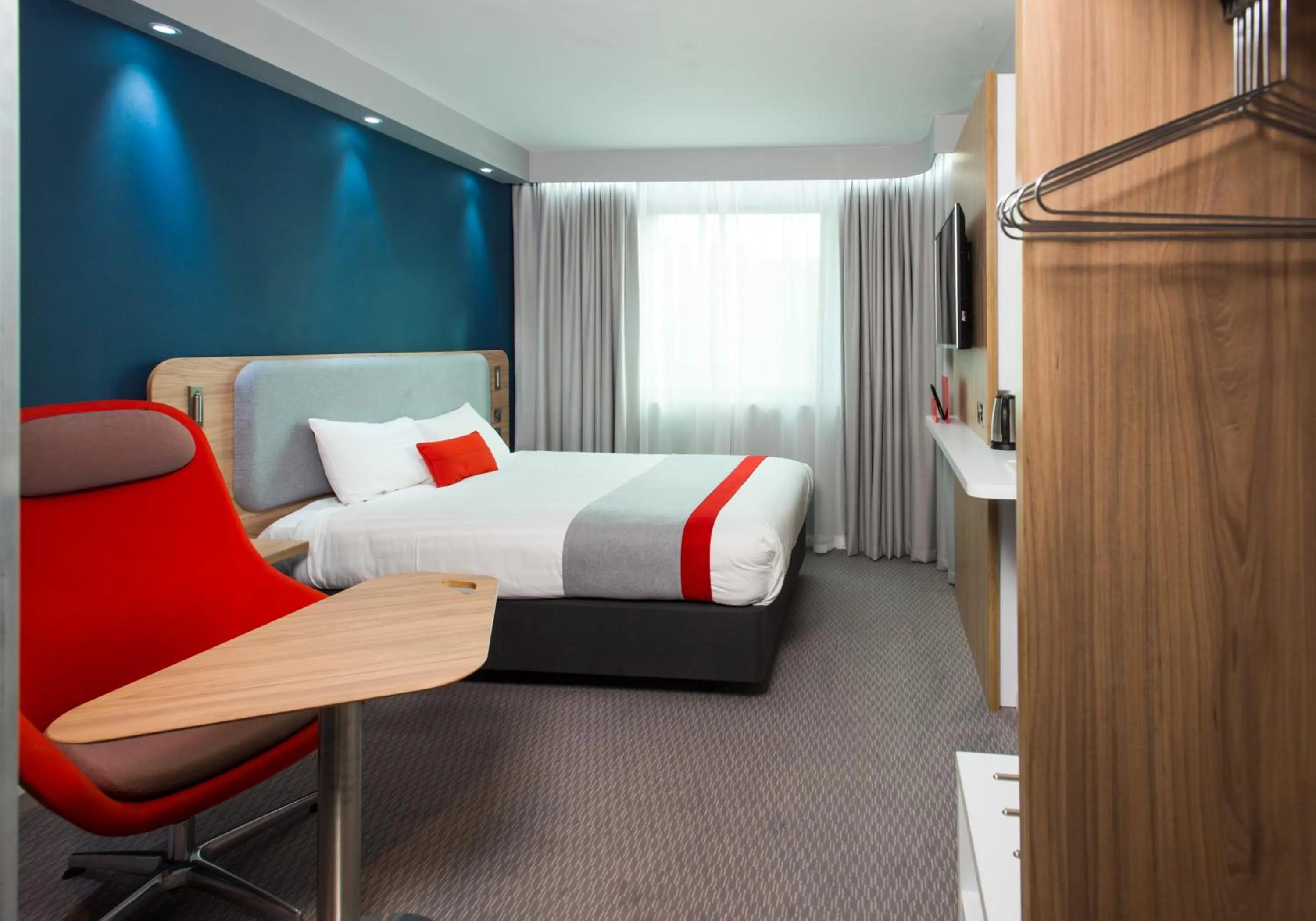 Standard Room with Free Hot Breakfast in Holiday Inn Express Leeds City Centre - Armouries by IHG