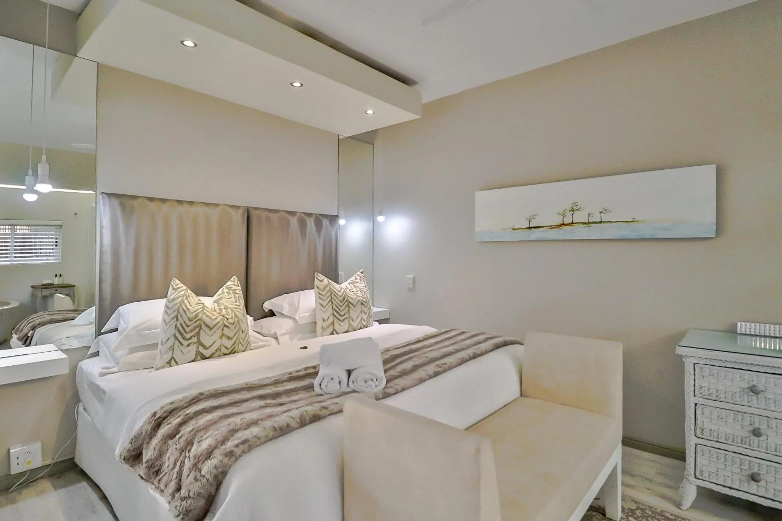 Double Room with Patio in Hermanus Lodge on the Green - Solar Power