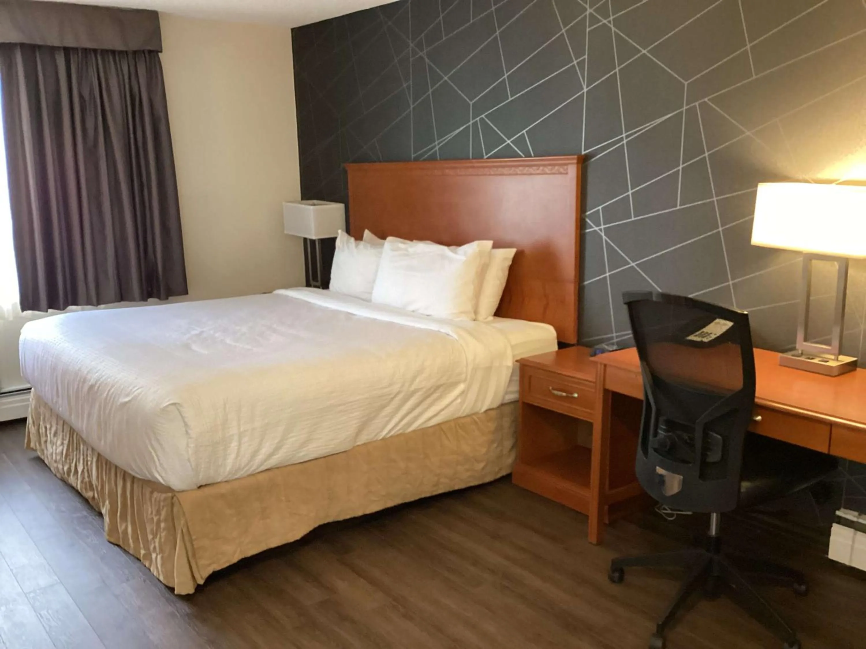 King Room - Upper Floor in Best Western Glengarry