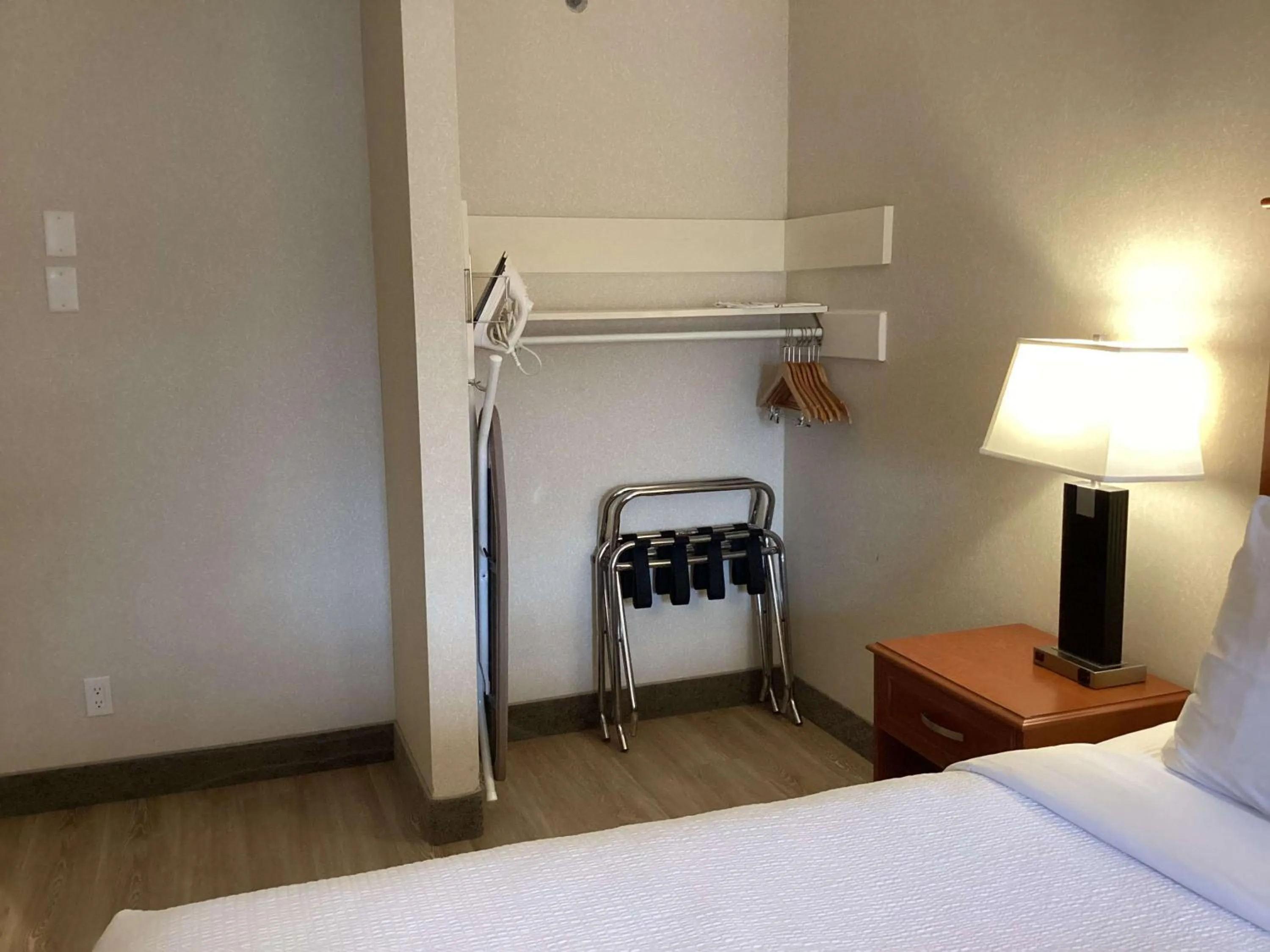 Queen Room - Non-Smoking in Best Western Glengarry