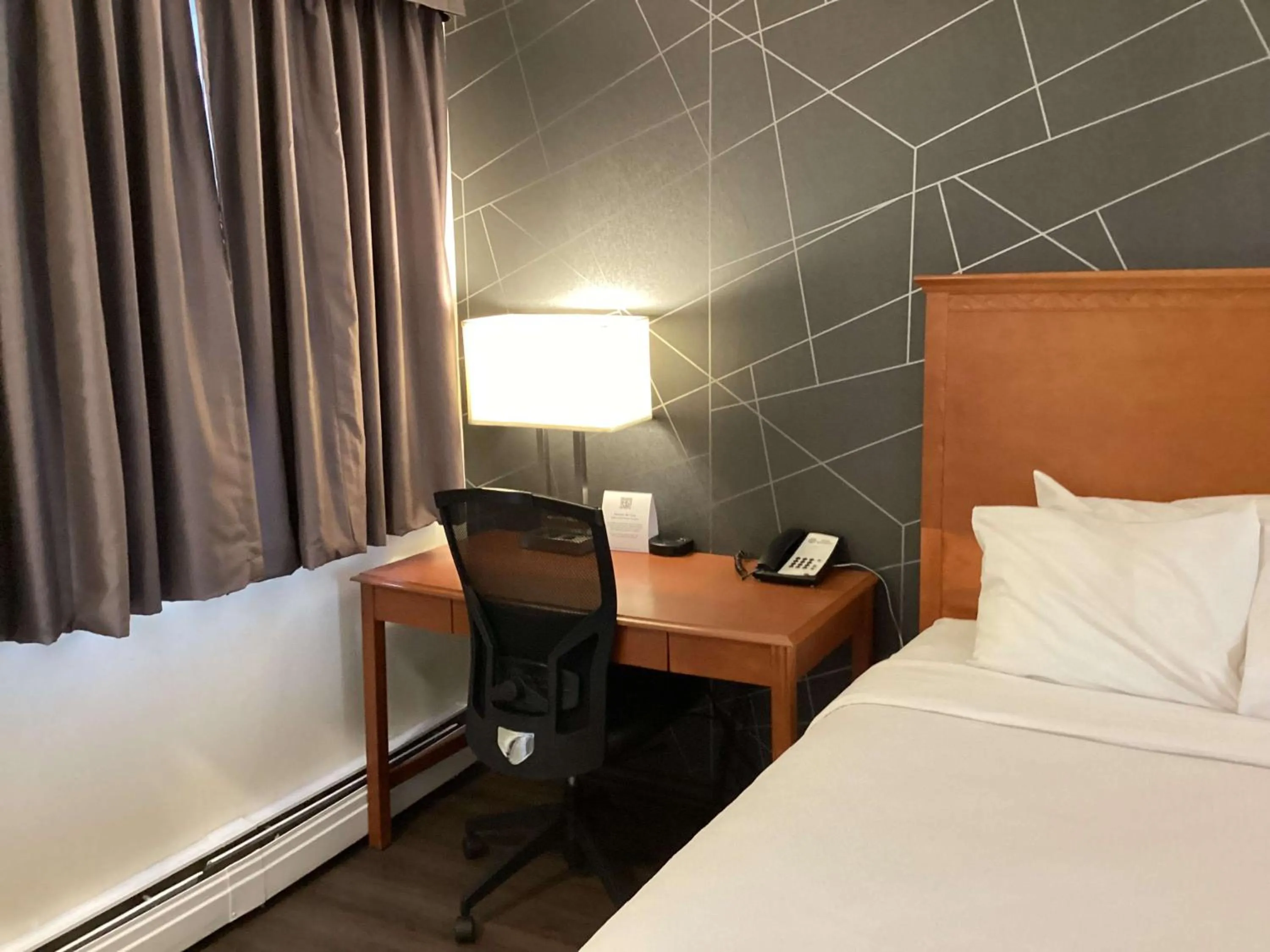 Queen Room with Two Queen Beds - Upper Floor in Best Western Glengarry