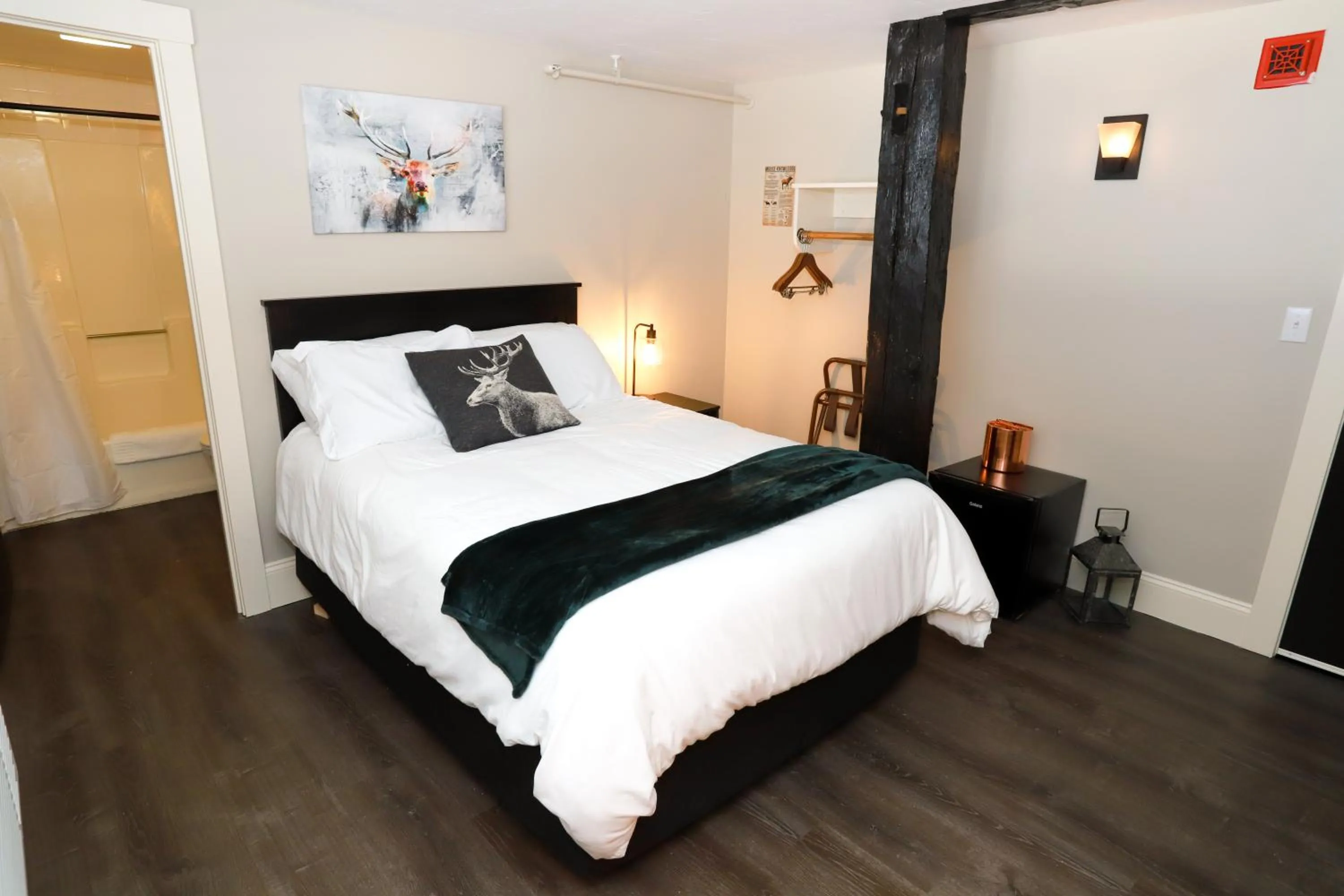 Standard Room with One Double Bed in Gunstock Inn & Suites