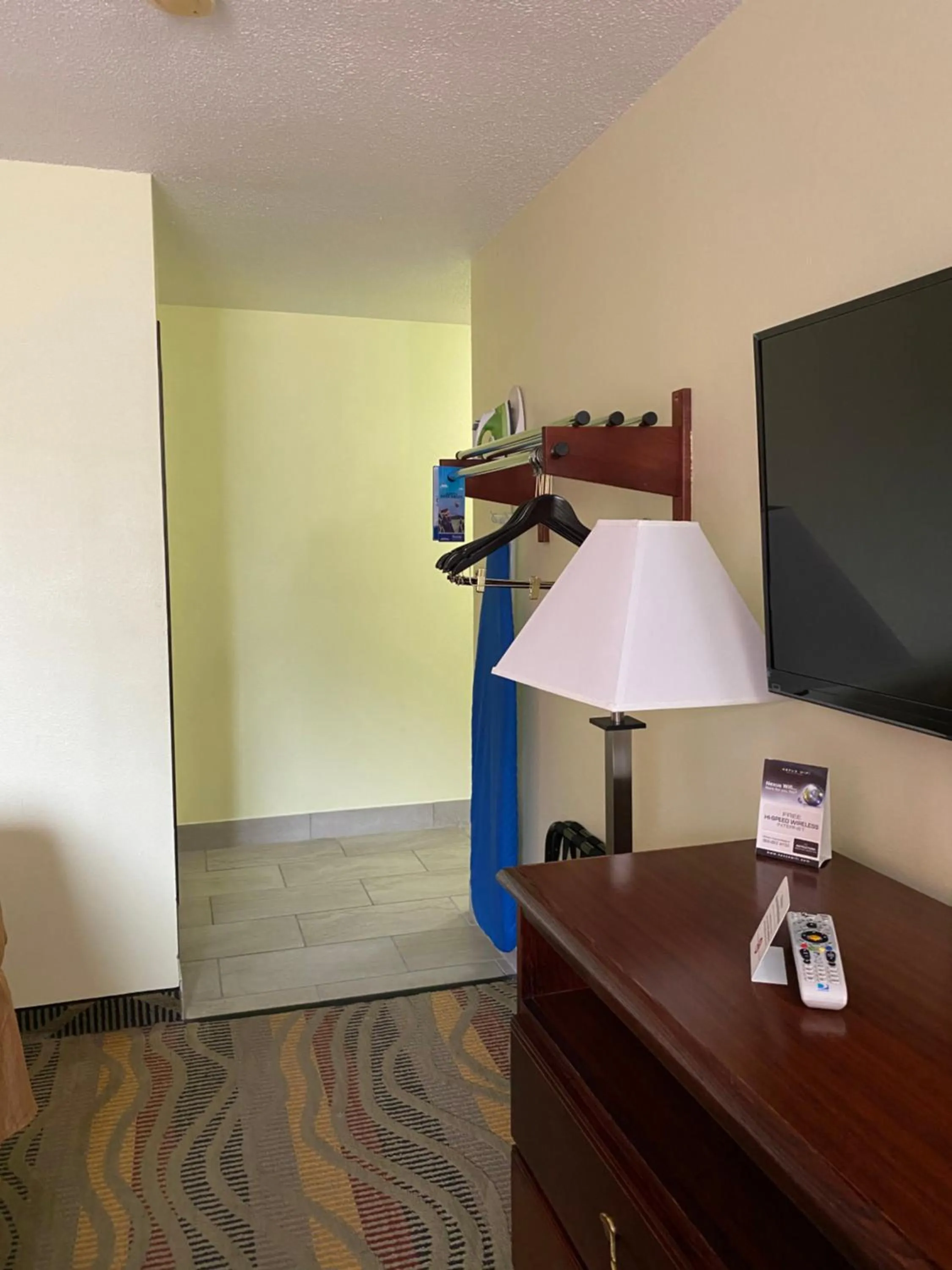 Double Room with Two Double Beds - Non-Smoking/Upper Floor in Travelodge by Wyndham La Porte/Michigan City Area