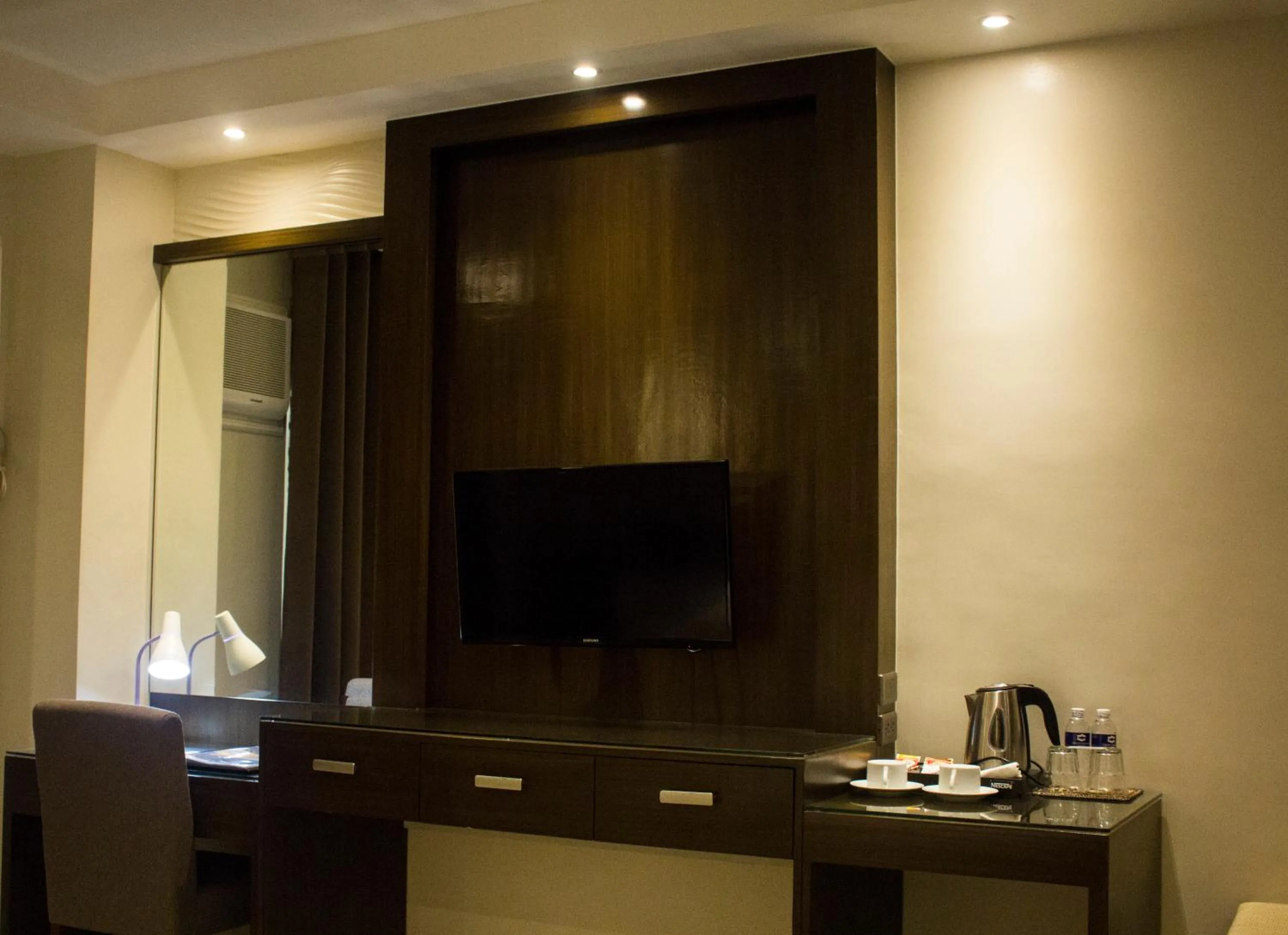 Deluxe Twin Room in Crown Royale Hotel