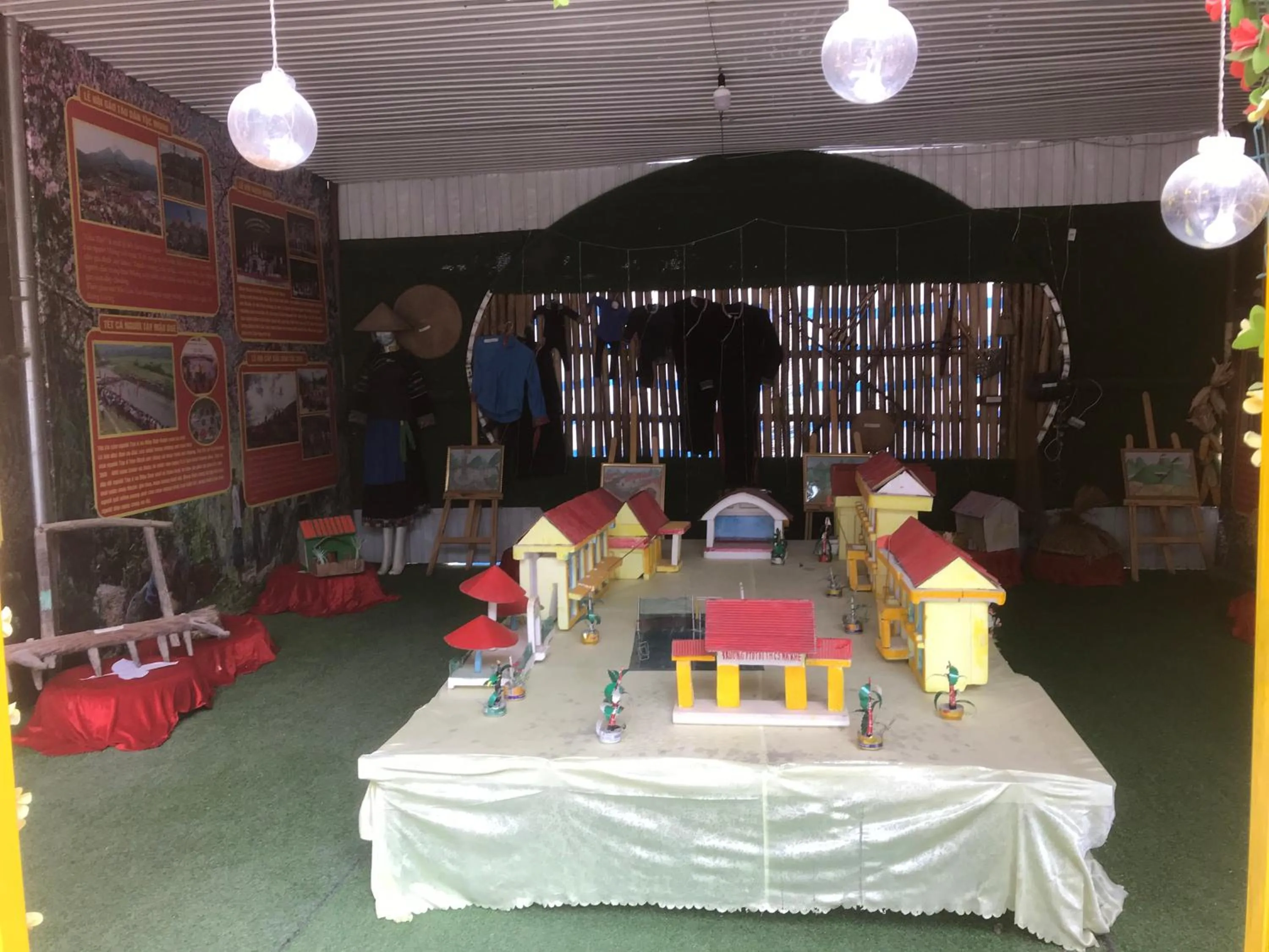 King Room with Two King Beds - single occupancy in Yen Minh Hotel Thien An