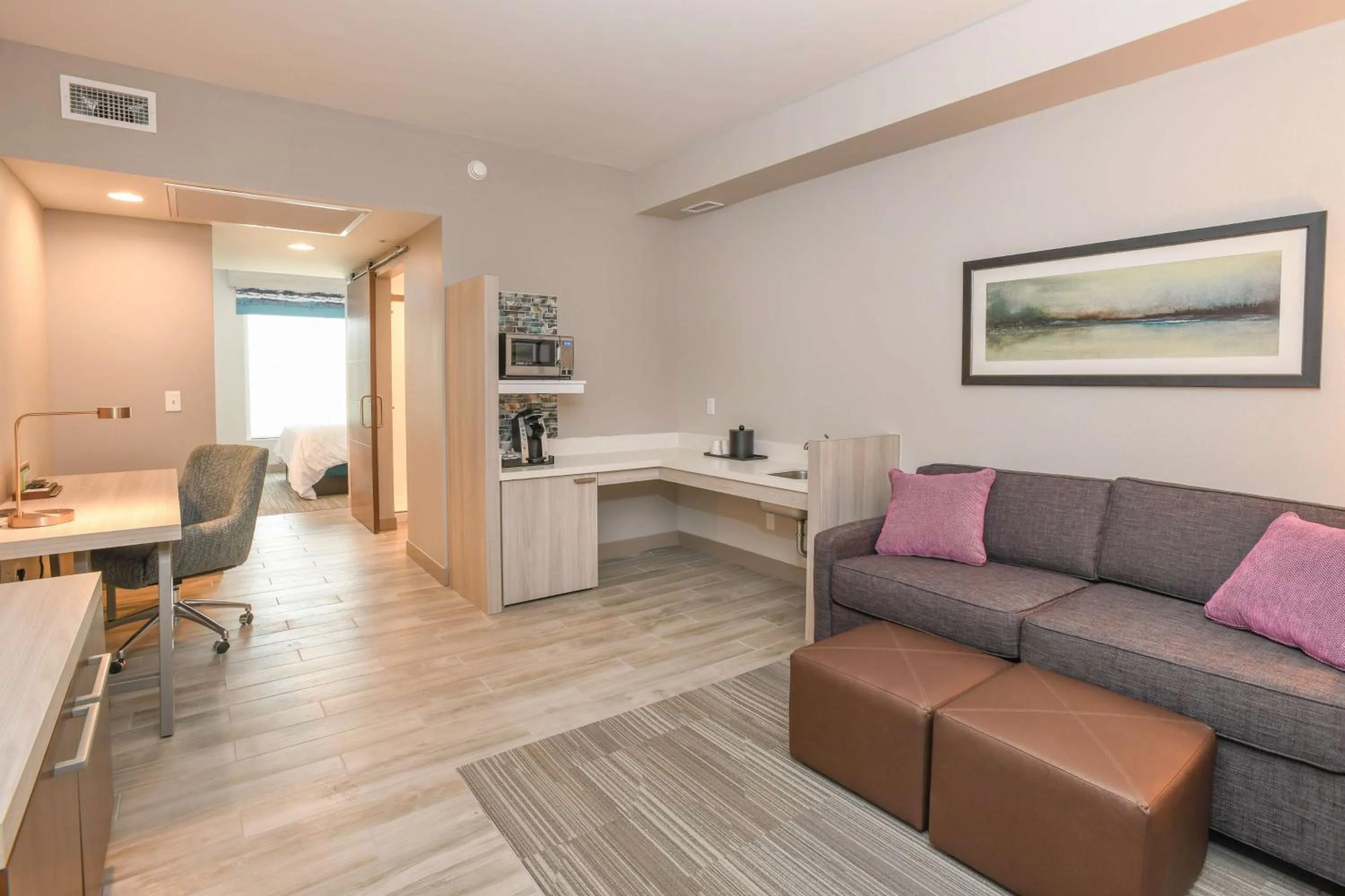 Deluxe King Room with Sofa Bed in Hilton Garden Inn Cincinnati Midtown