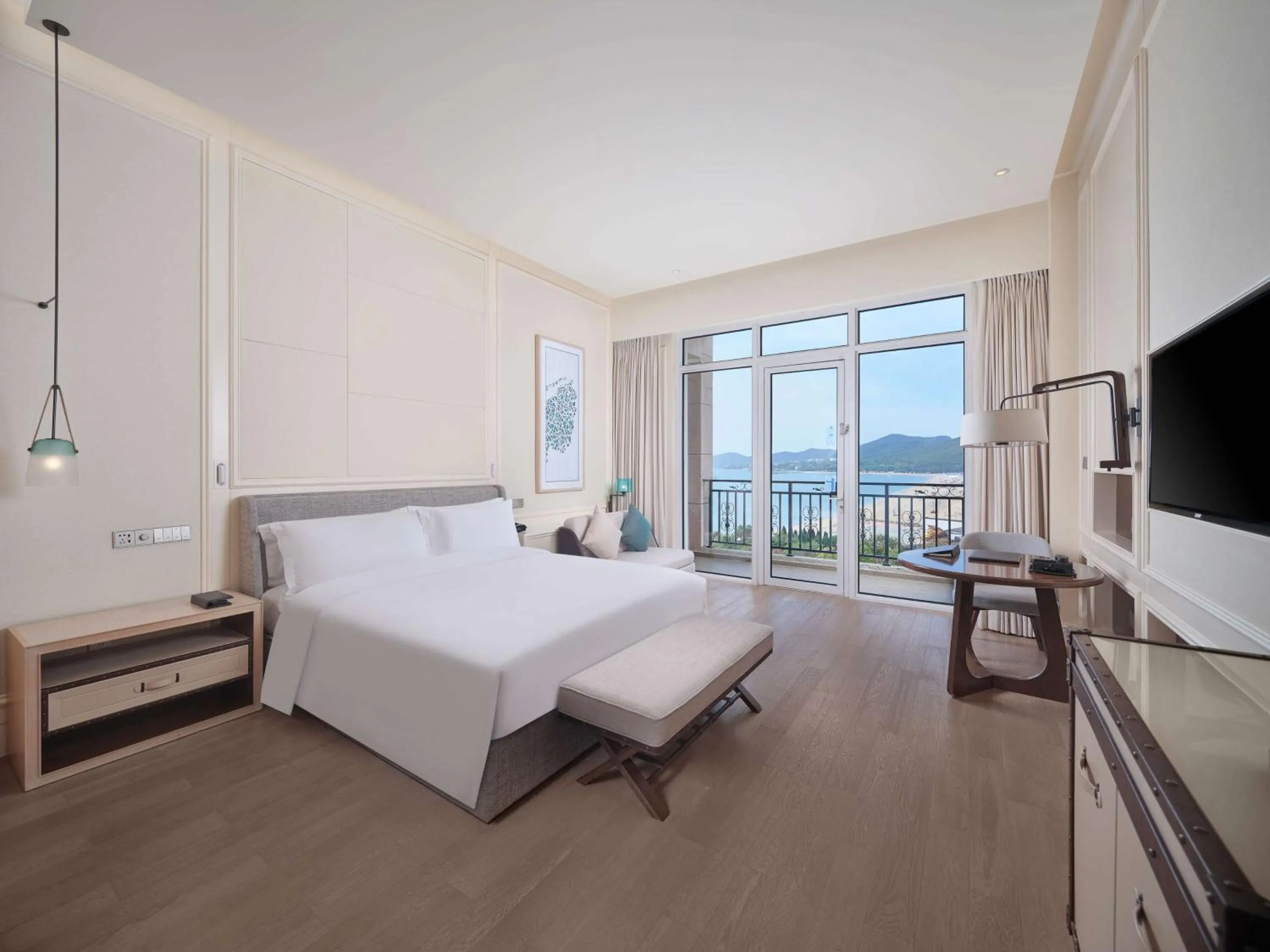 Deluxe King Room with Ocean View and Balcony in Hilton Dalian Golden Pebble Beach Resort