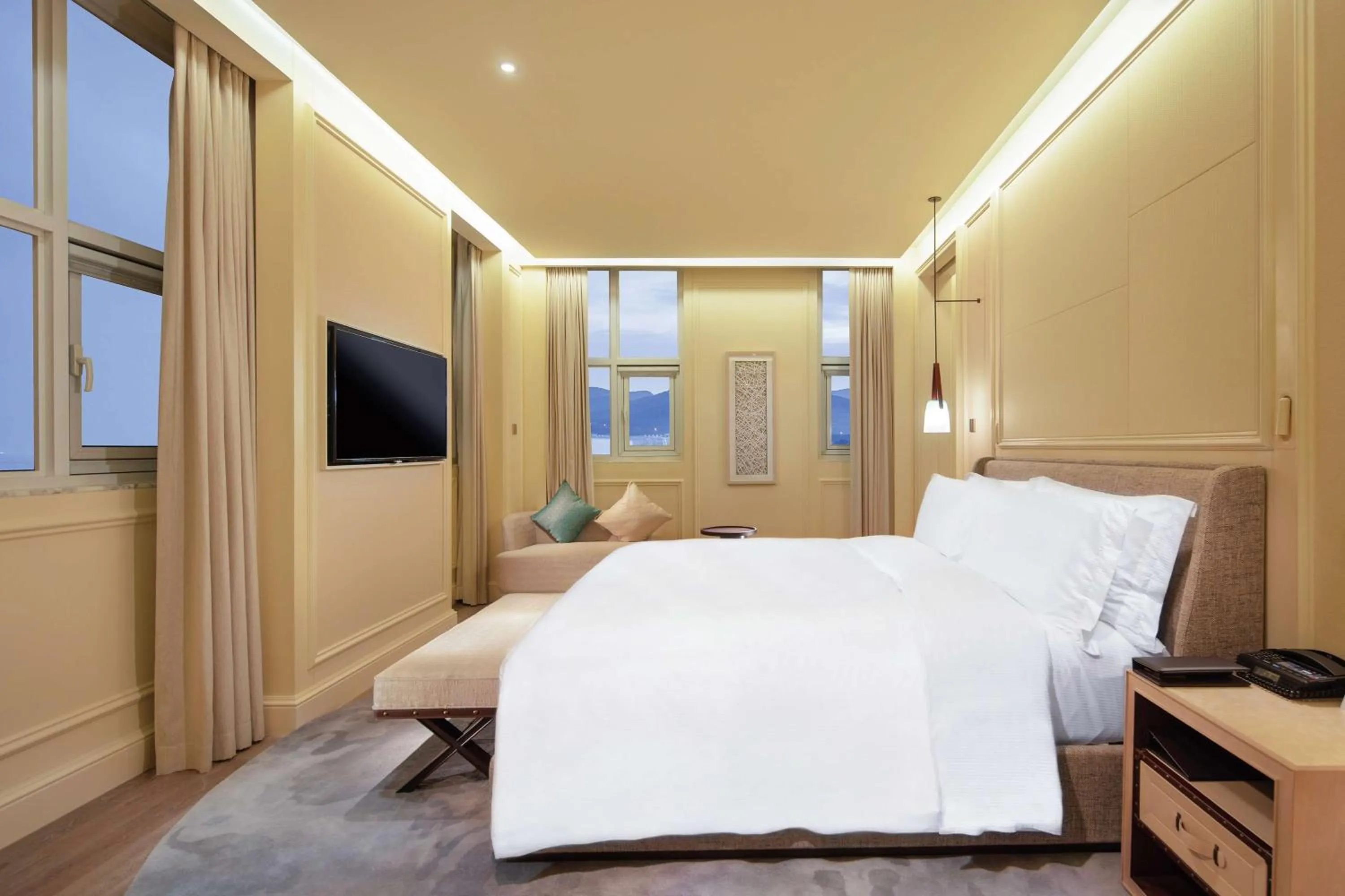 King One Bedroom Junior Suite in Hilton Dalian Golden Pebble Beach Resort