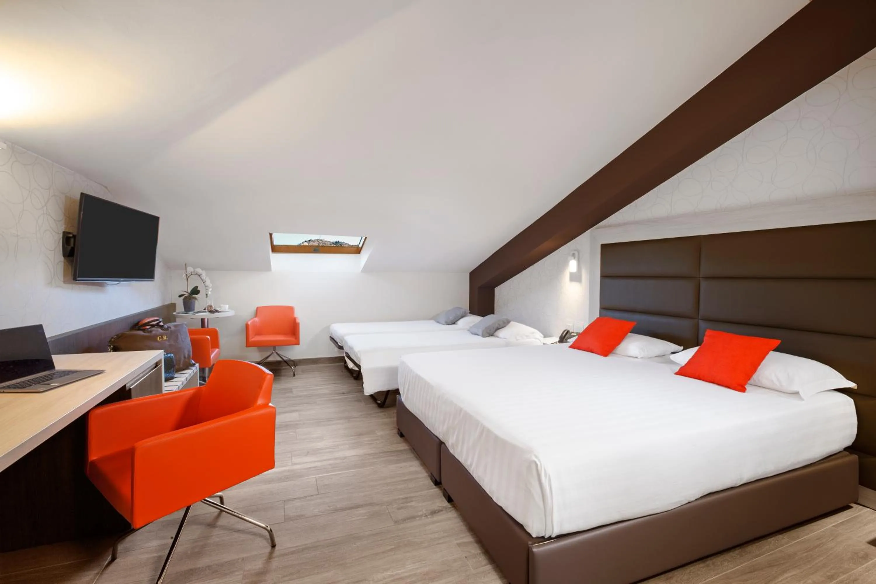 Large Double or Twin Room in Bhotel