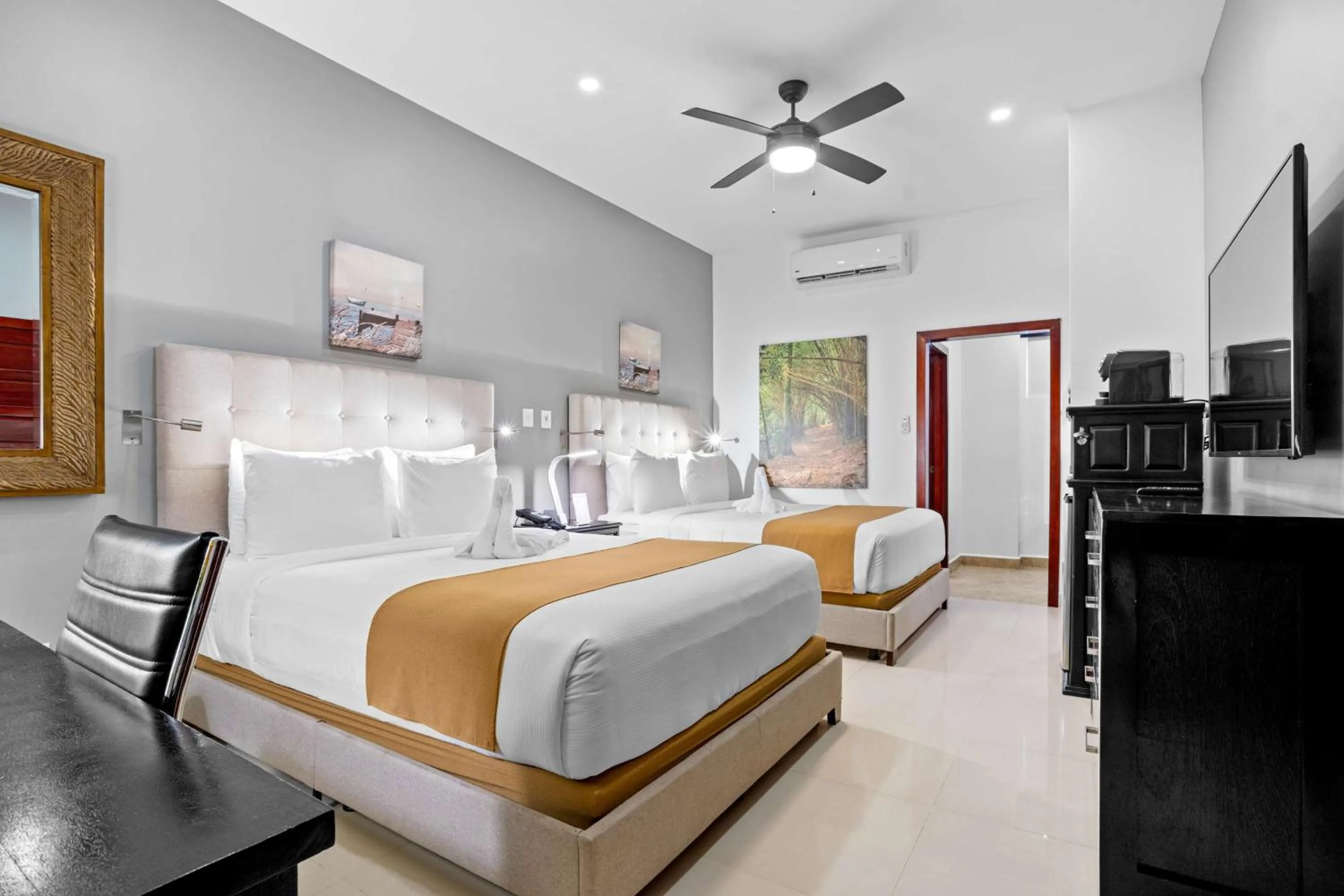 Premium Queen Room - Non Smoking in Best Western Plus Belize Biltmore Plaza