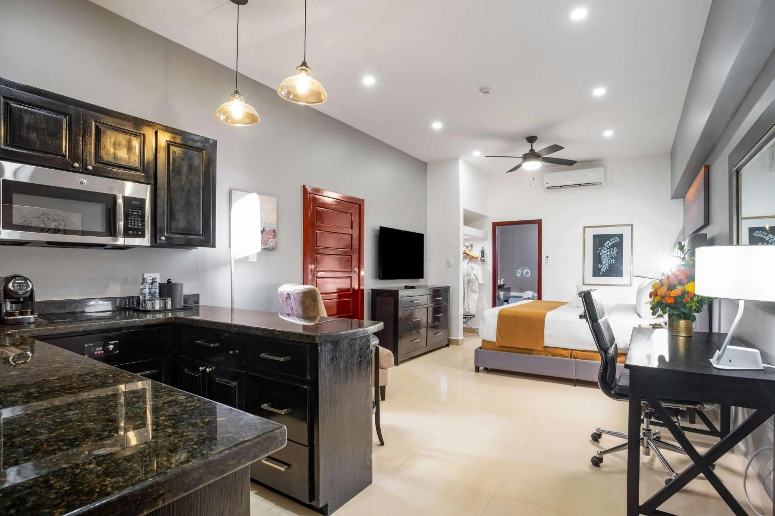 Junior Suite with Hot Tub - Non Smoking in Best Western Plus Belize Biltmore Plaza