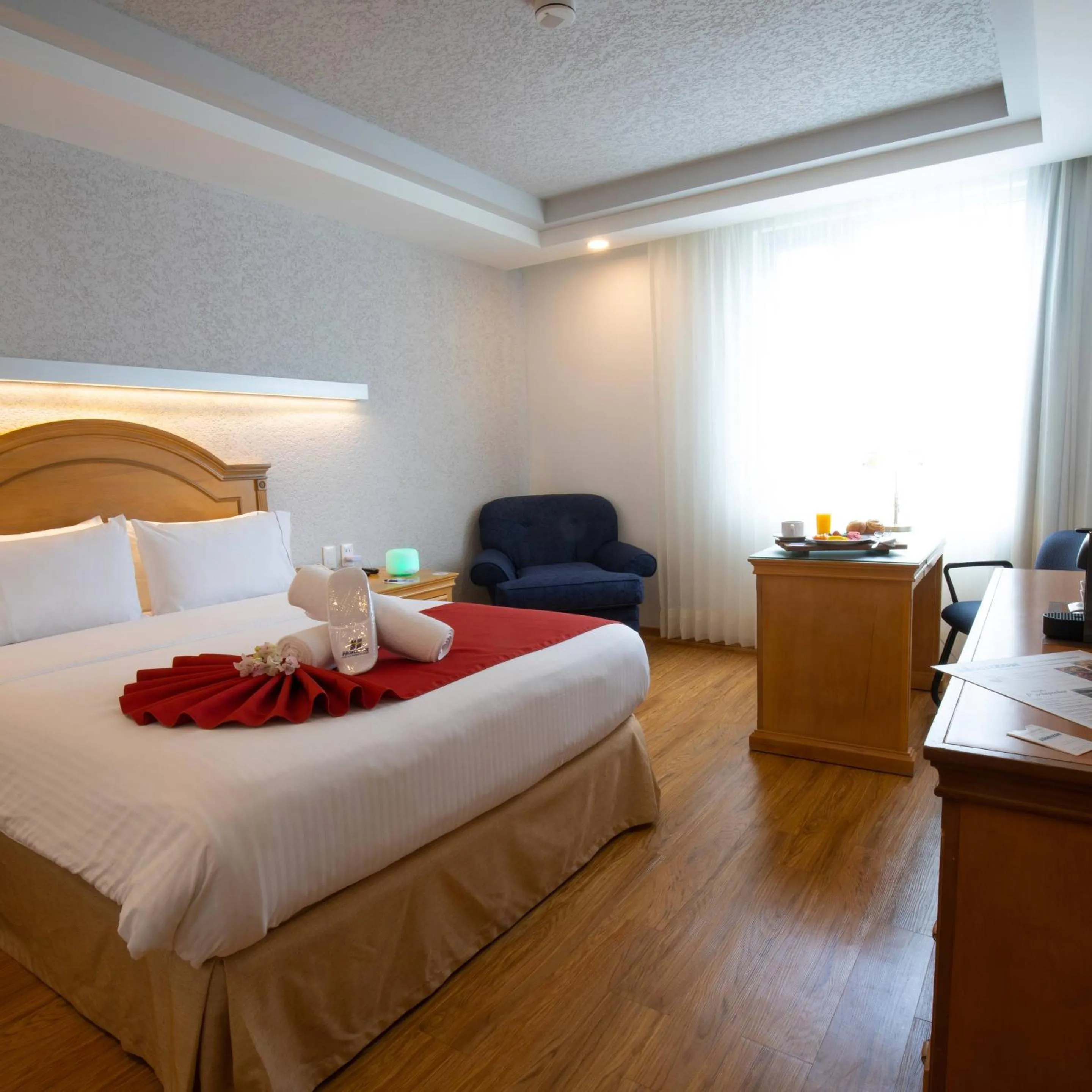 Plus Queen Room in Hotel Horizon & Convention Center